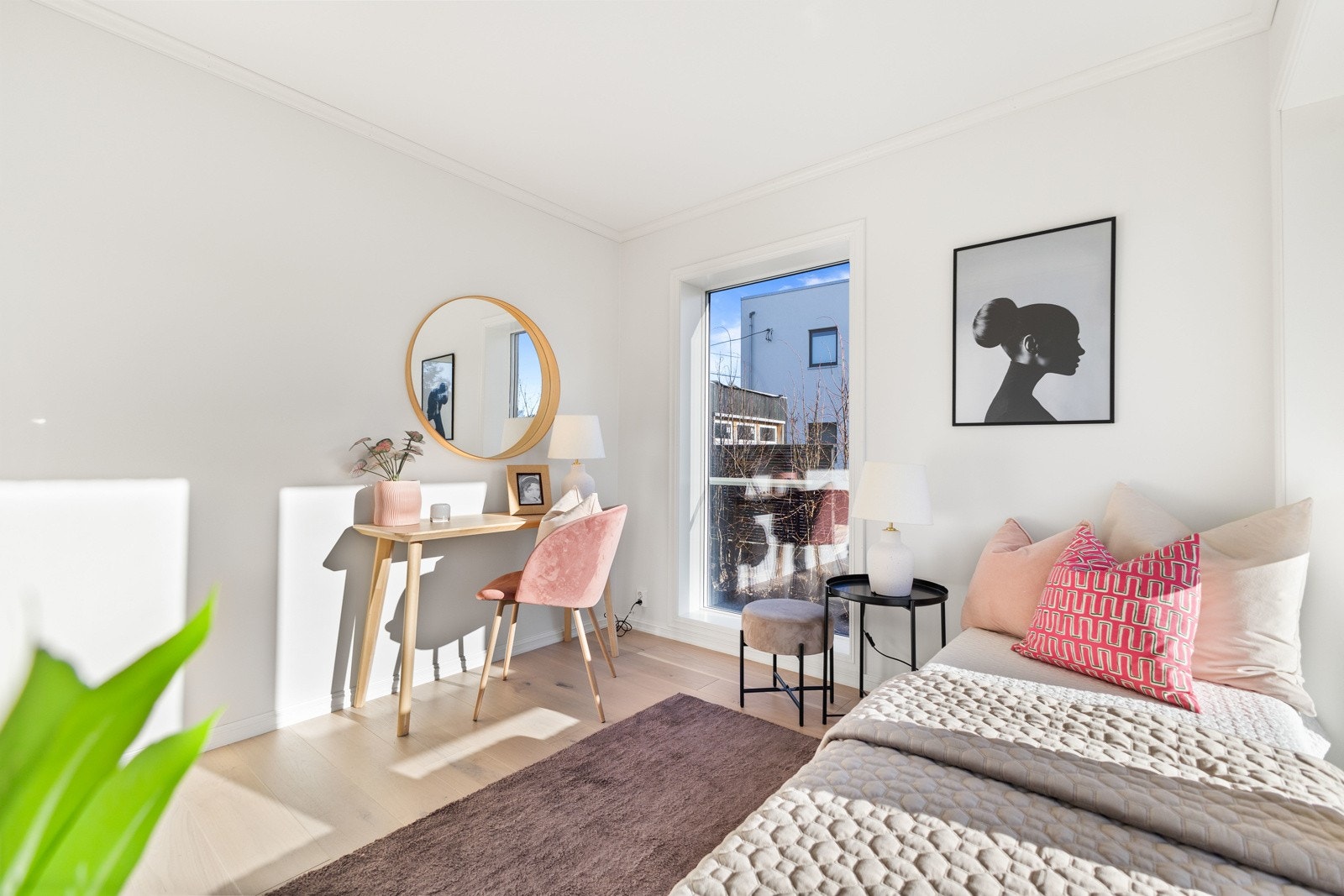 Et rom med gode møbleringsmuligheter - perfekt for personlig tilpasning. Galleribilde