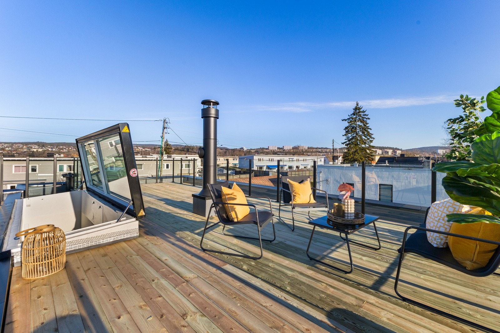 Her kan du nyte gode måltider utendørs, grille med venner eller bare lene deg tilbake og nyte utsikten. Galleribilde