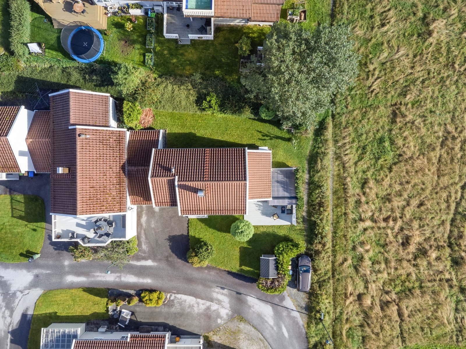 Sånn ser eiendommen ut fra fugleperspektiv. Galleribilde