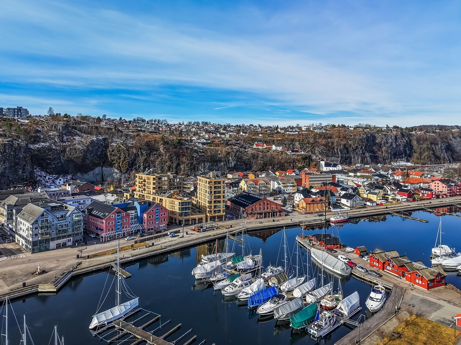 Holmestrand er i rivende utvikling når det gjelder næring, tilflytting og kulturaktiviteter, og har en flott sommeridyll med badestrender og båthavn. Galleribilde