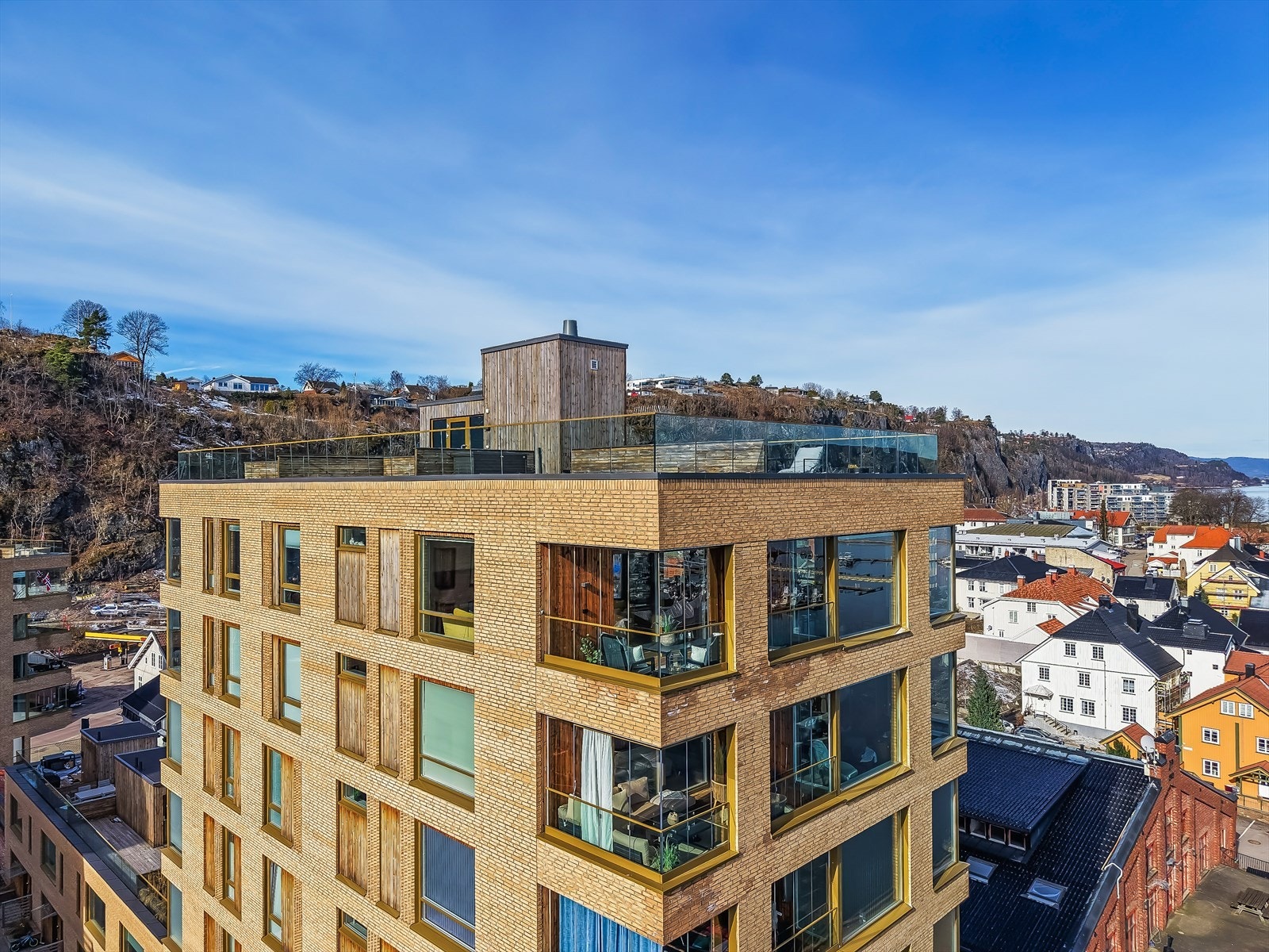 Oversiktsbilde av balkongen og leilighetens fasade. Galleribilde