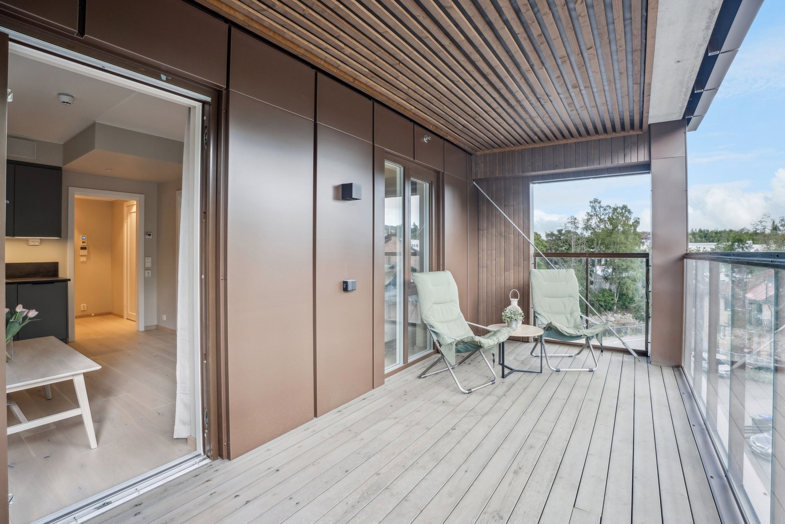 Uteplass. Galleribilde