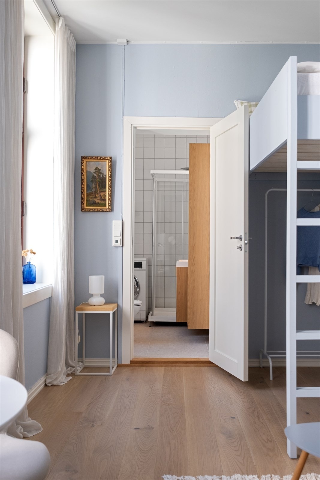 - Leiligheten er et godt utleieobjekt. Selger informerer om at leiligheten har vært leid ut for ca. kr. 14.500-15.000 i måneden og ca. kr. 1 000 per natt på Airbnb - Galleribilde