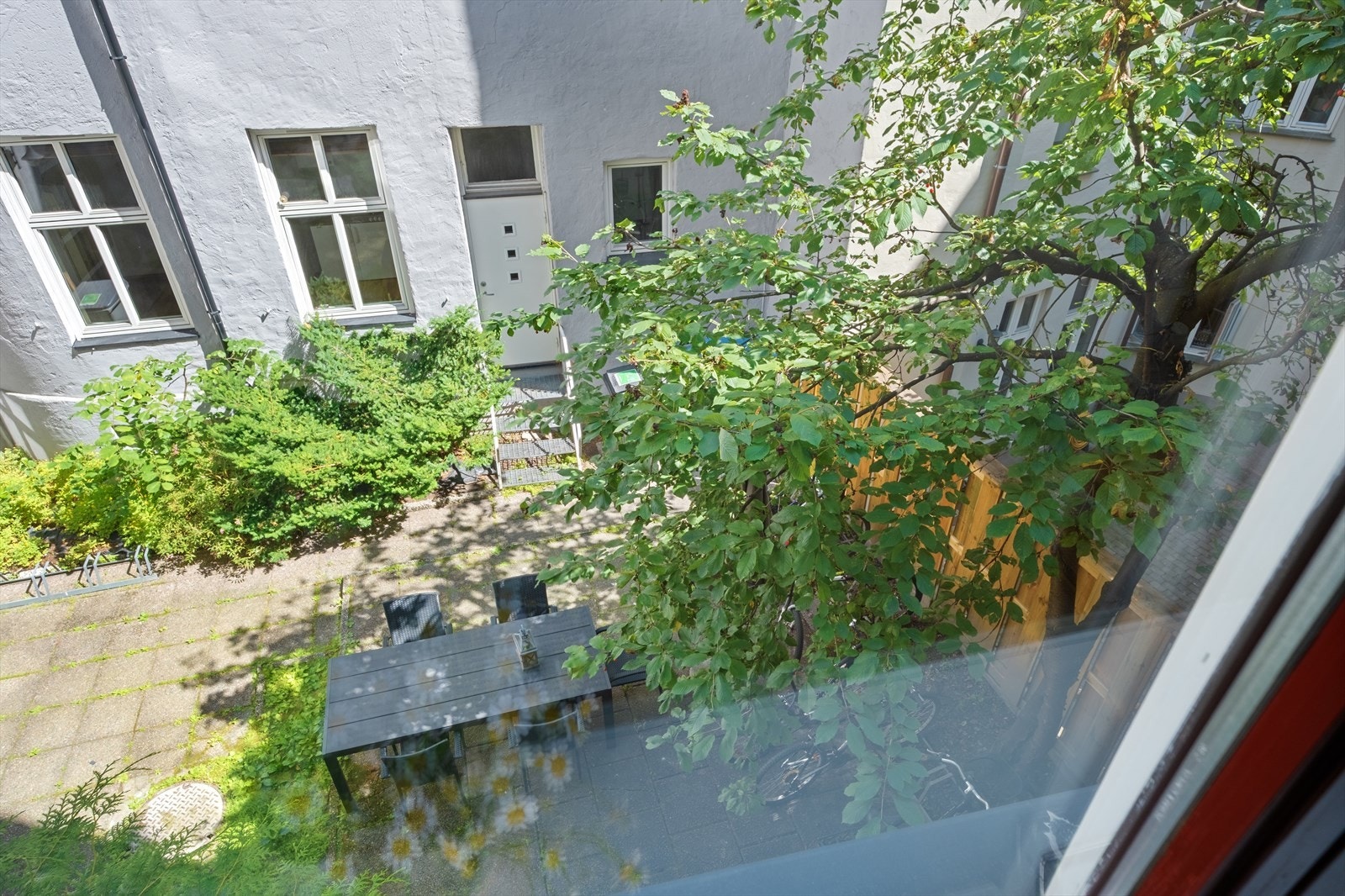 - Leiligheten vender mot rolig bakgård - Galleribilde