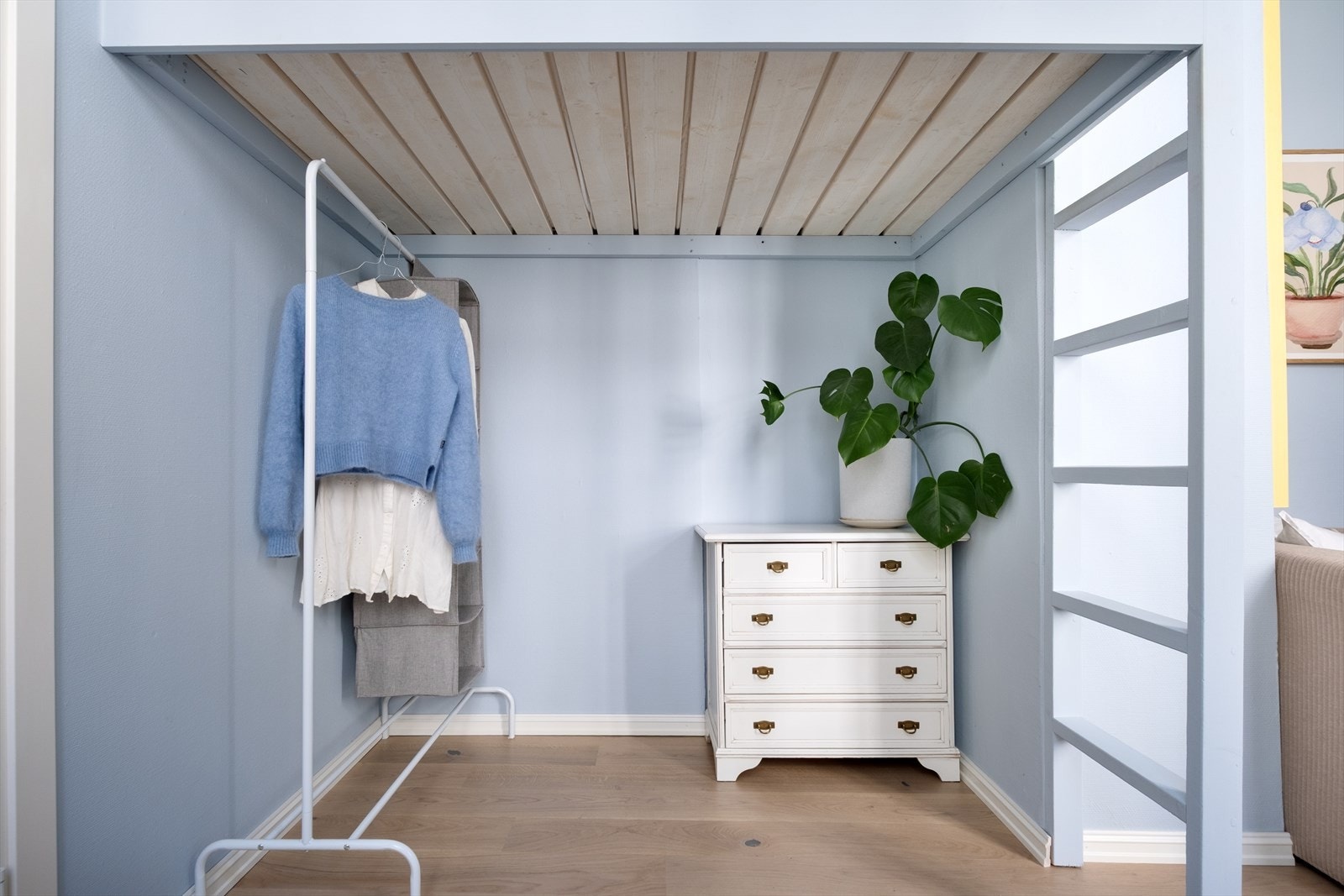 - Her er det mulighet for garderobe eller eventuelt skrivepult - Galleribilde