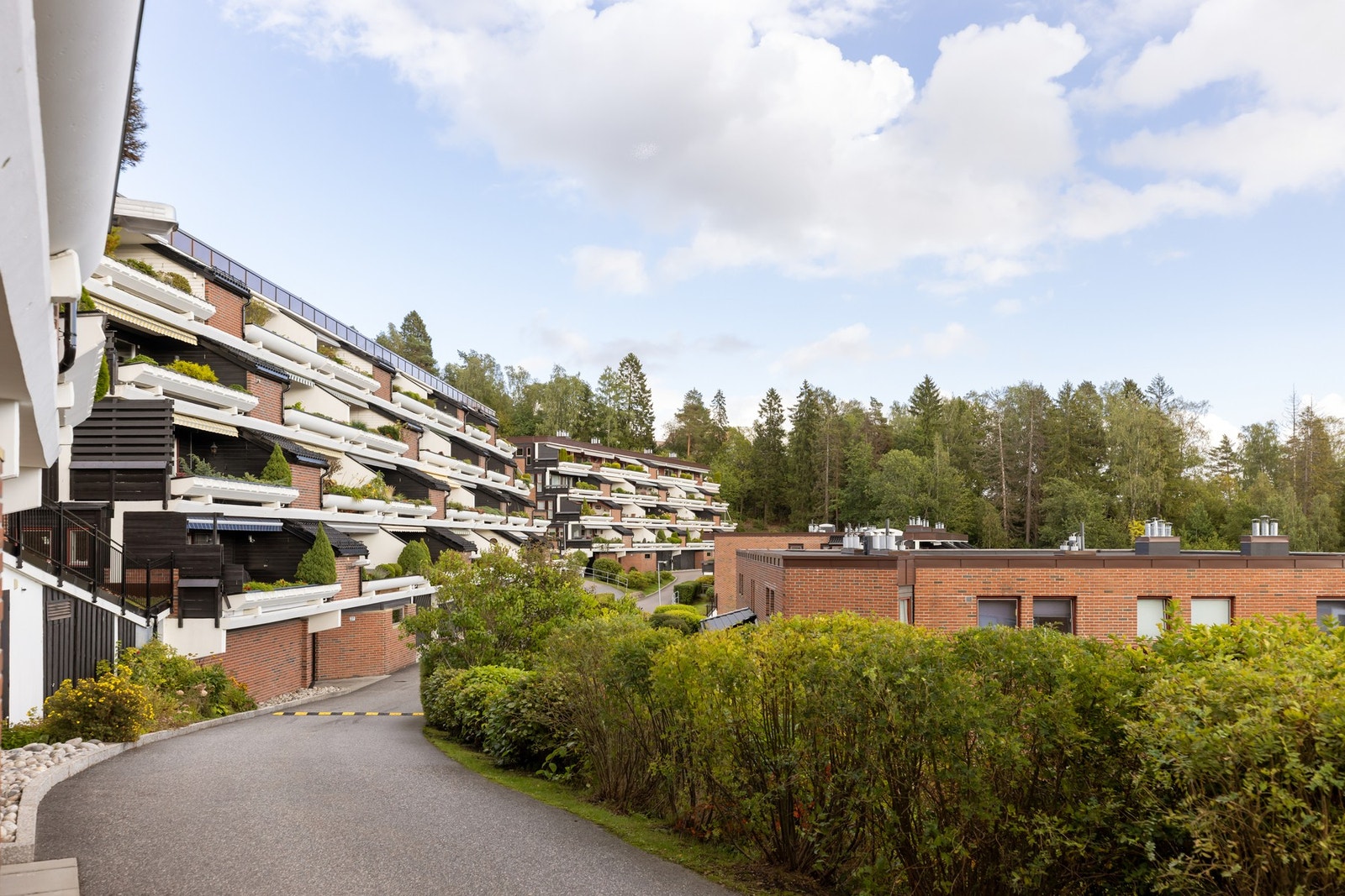 Lyse Terrasse Boligsameie er veldrevet sameie, men en sentral, men tilbaketrukket beliggenhet. Galleribilde