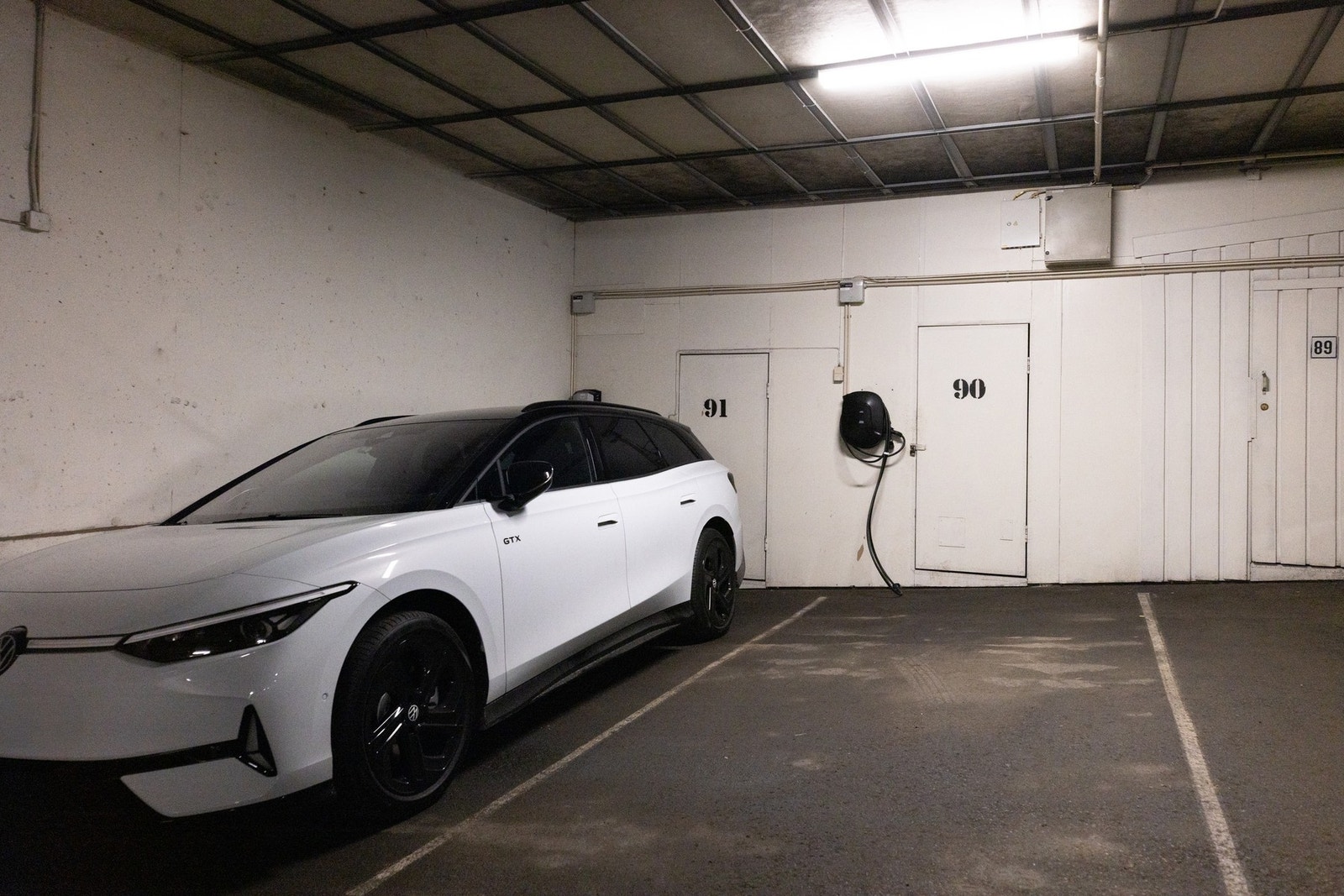 Det medfølger én garasjeplass med elbillader. Flere gjesteparkeringer i garasjeanlegget Galleribilde