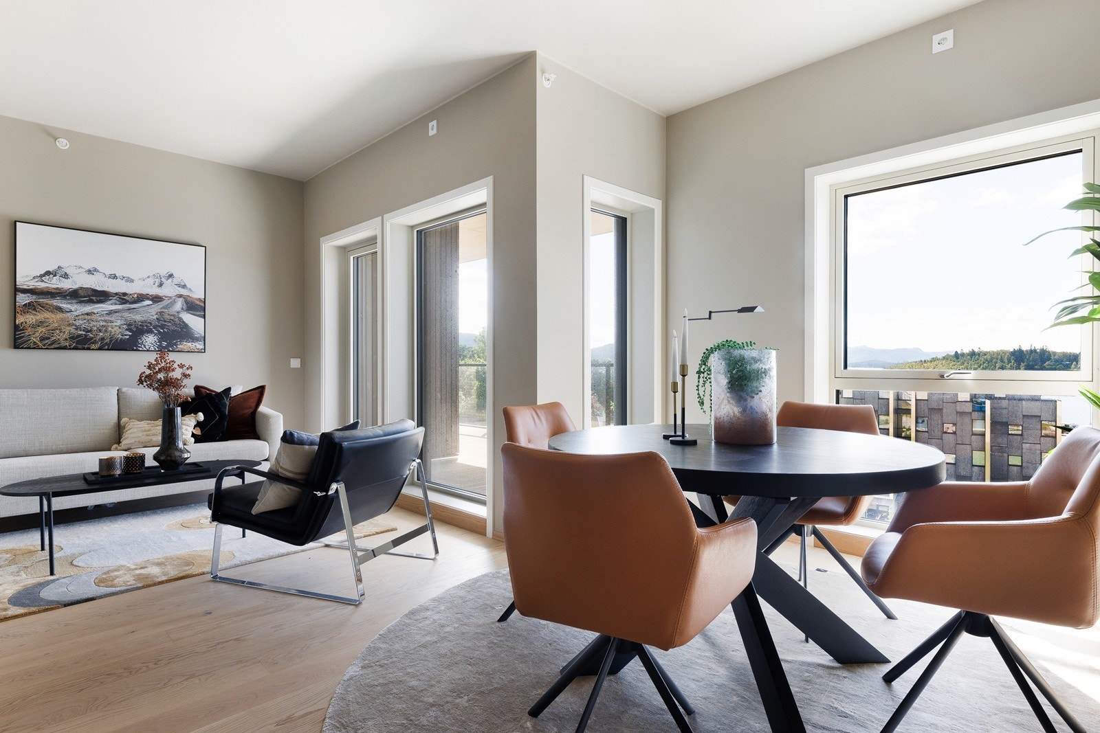 Fra stuen har man utgang til en herlig terrasse Galleribilde