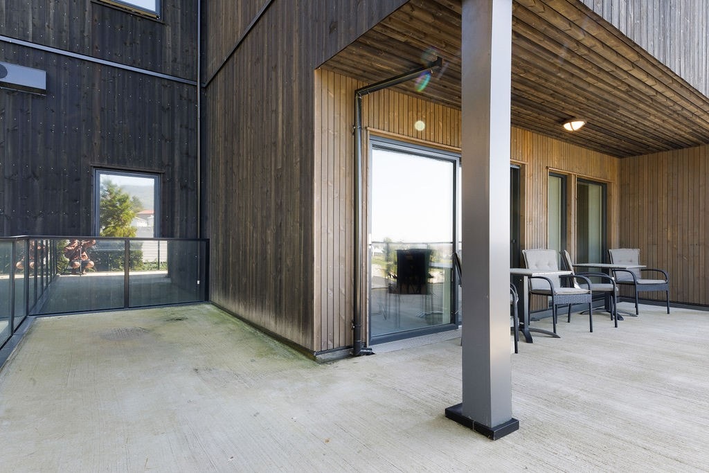 Romslig terrasse tilhørende selskapslokale Galleribilde