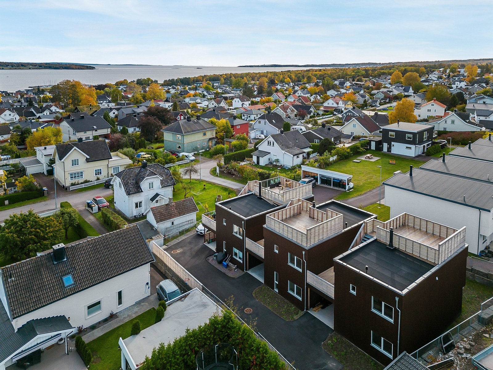 Dronebilde fra 2023. Beliggende i en blindvei i et av byens mest populære boligstrøk syd for sentrum. Galleribilde