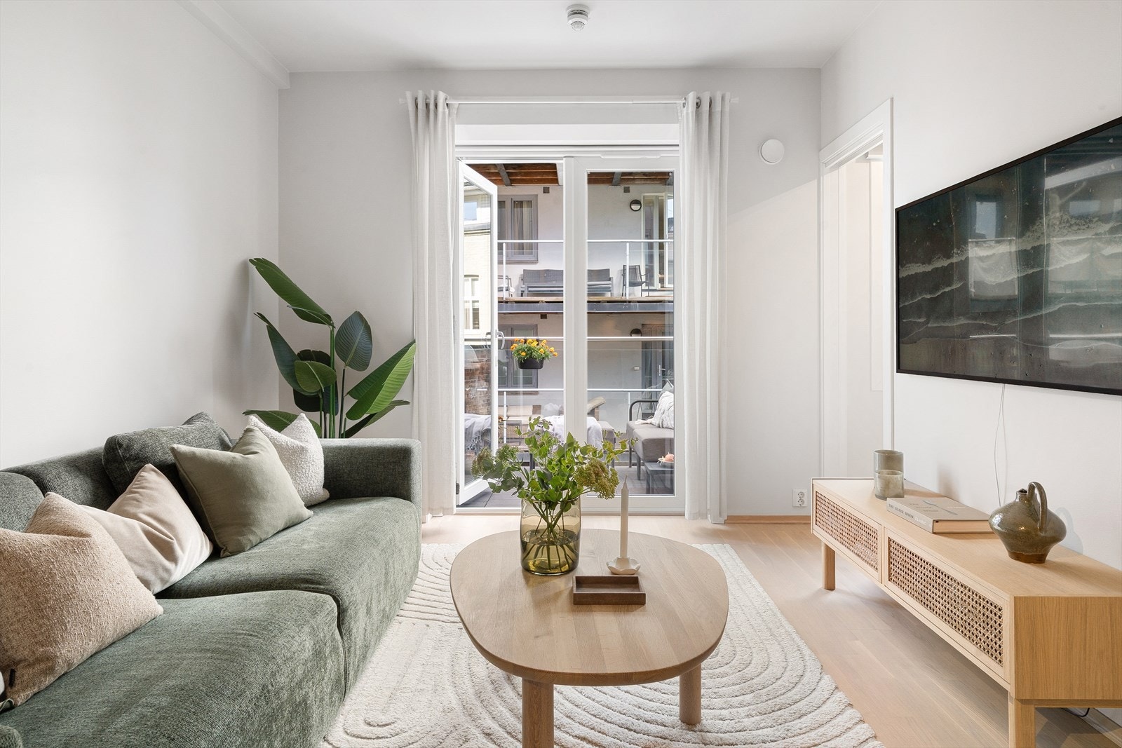 Leiligheten vender i sin helhet mot bakgård. Galleribilde