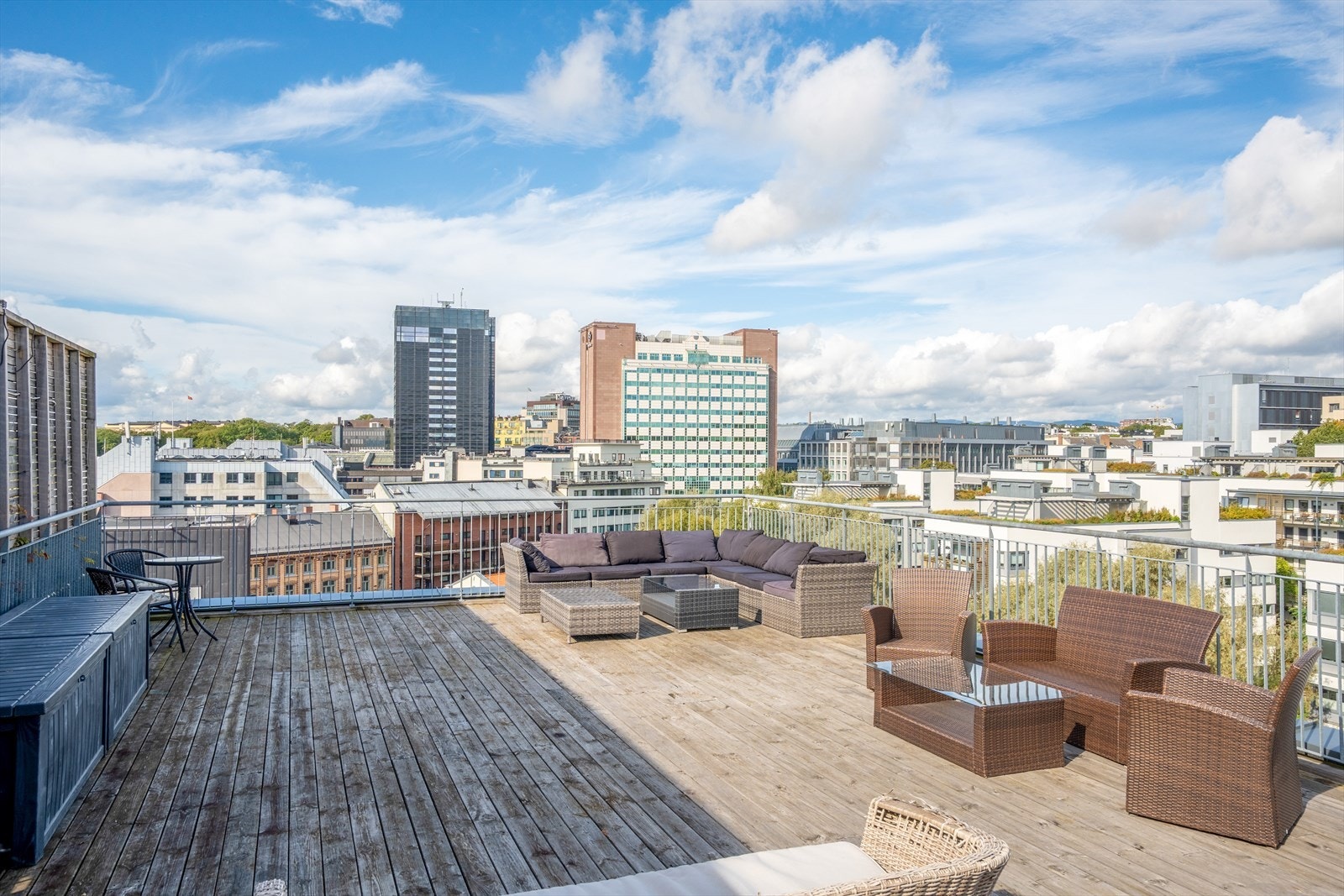 Sameiet har en felles takterrasse med fantastisk utsikt og meget gode solforhold. Galleribilde