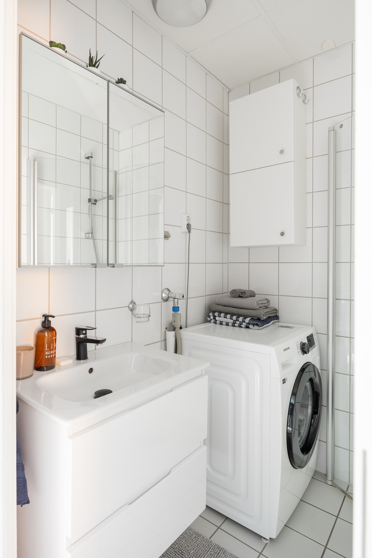 Praktisk baderom med varmekabler i gulv. Galleribilde