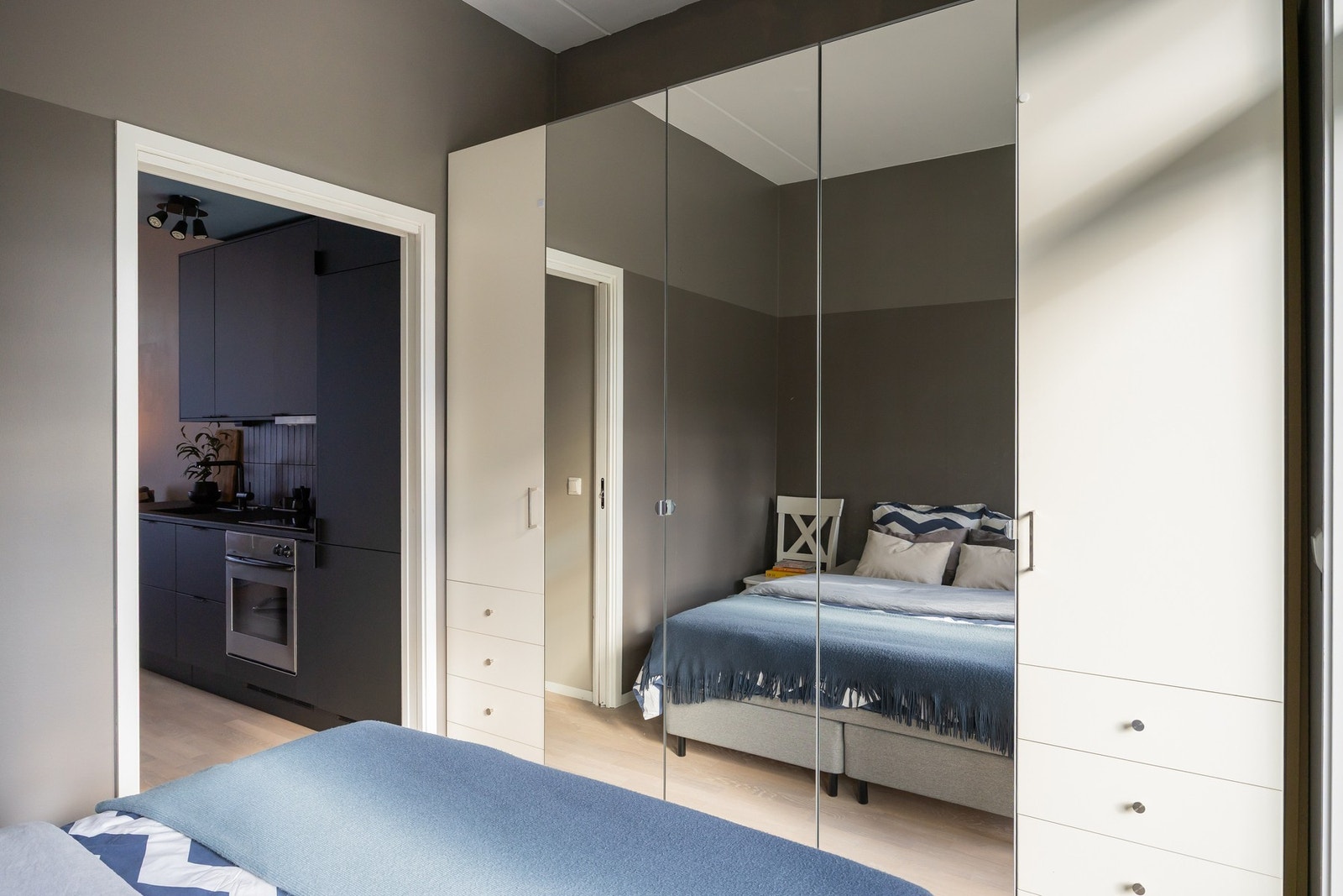 Praktisk garderobeløsning som medfølger handelen. Galleribilde