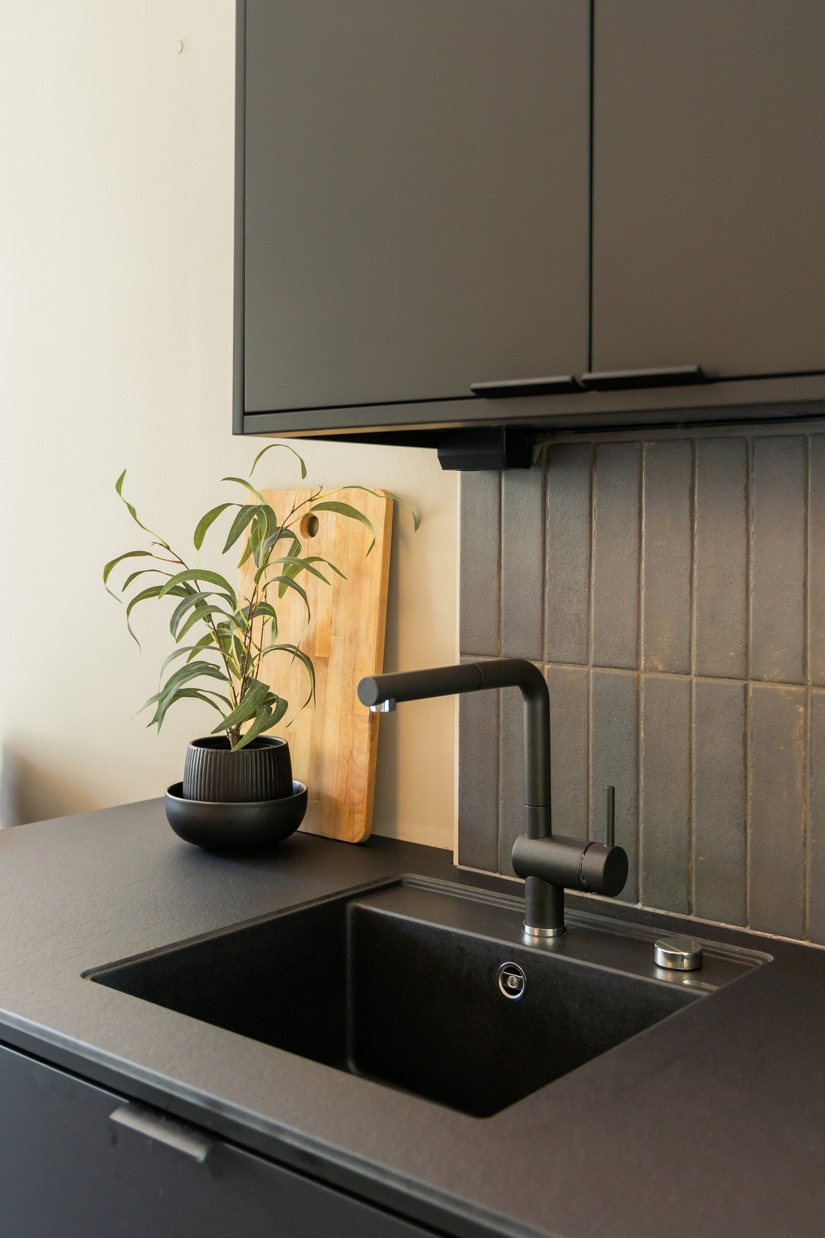 Det er også satt opp flis i forbindelse med det nye kjøkkenet. Galleribilde