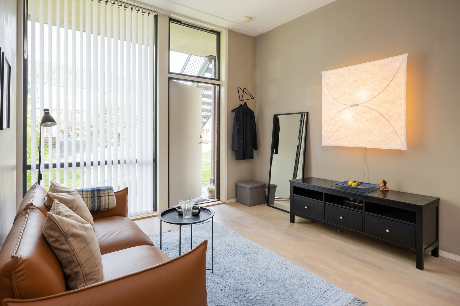 Ilsvika byr på en rekke servicefasiliteter som dagligvare, restaurant, frisør, treningsstudio, bakeri & solstudio m.m. Galleribilde