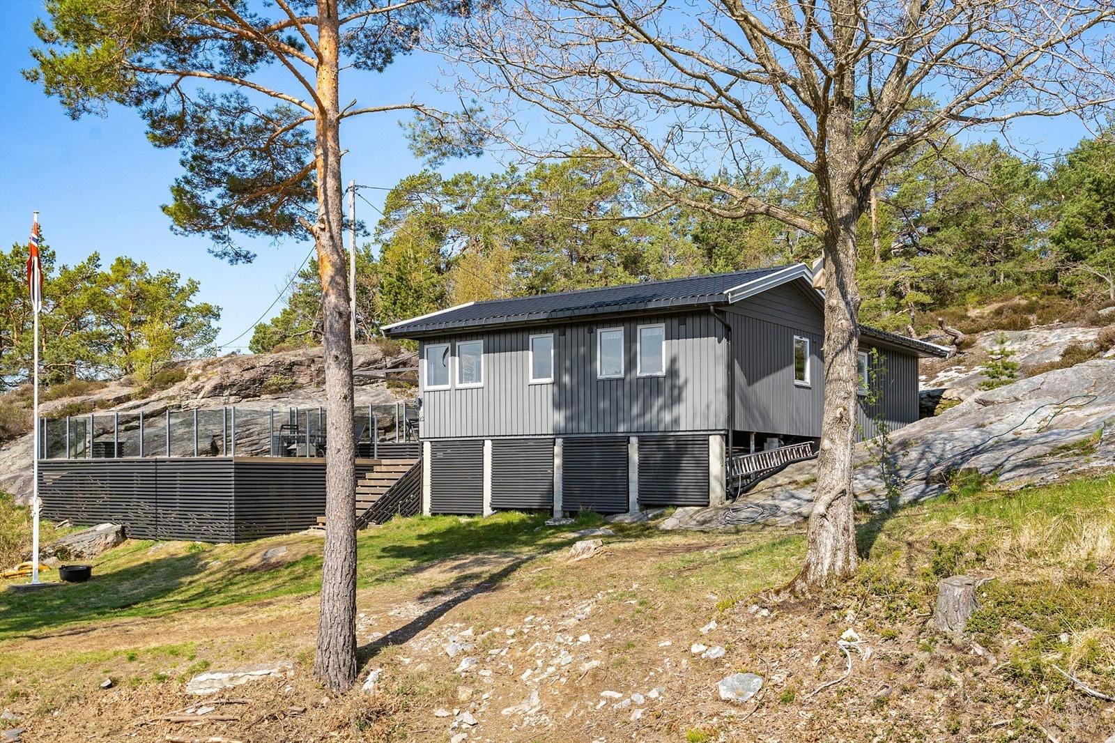 Rikelig med plass under hytta Galleribilde