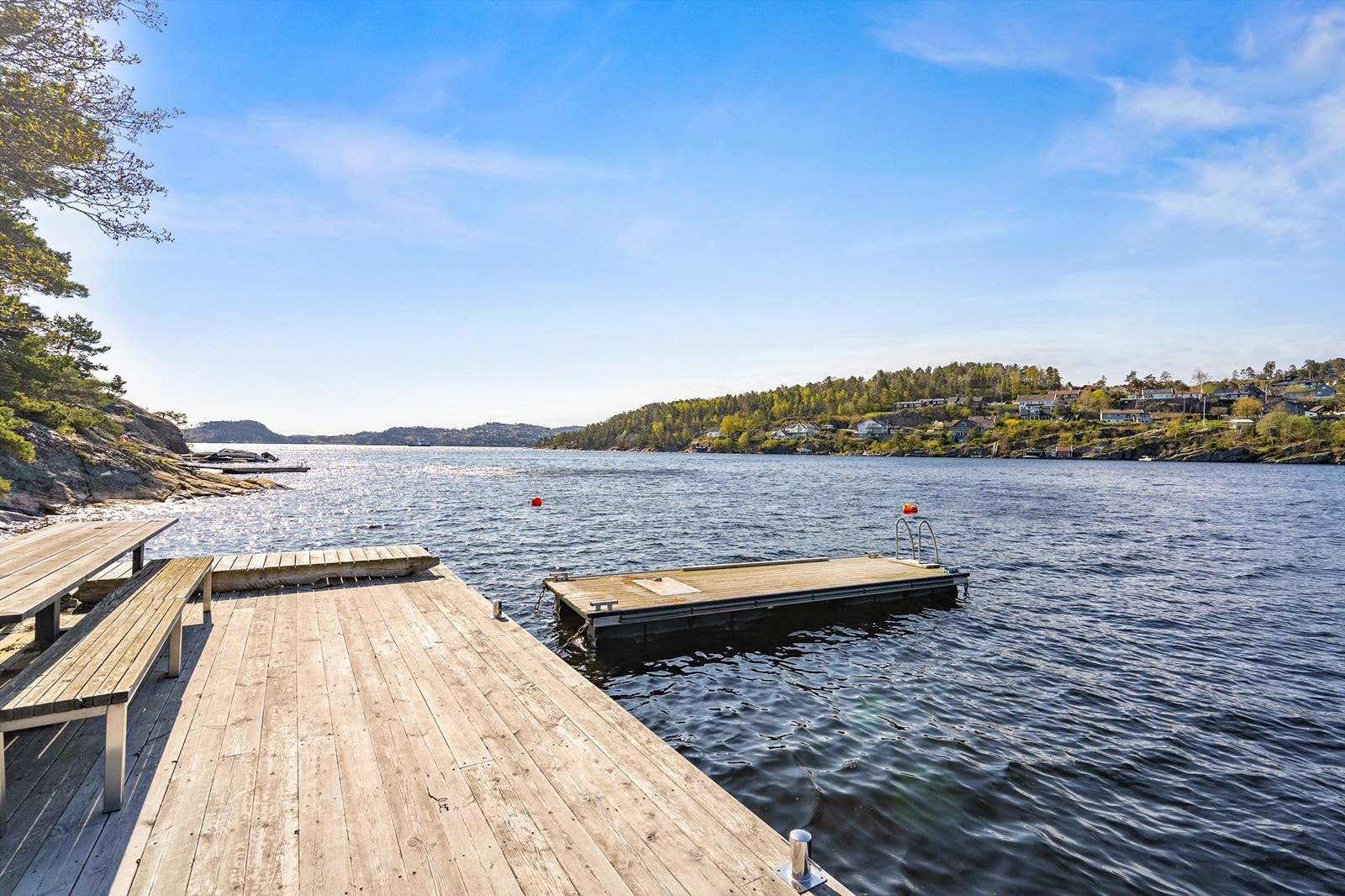 Fellesbrygge med 6 stk hytter Galleribilde