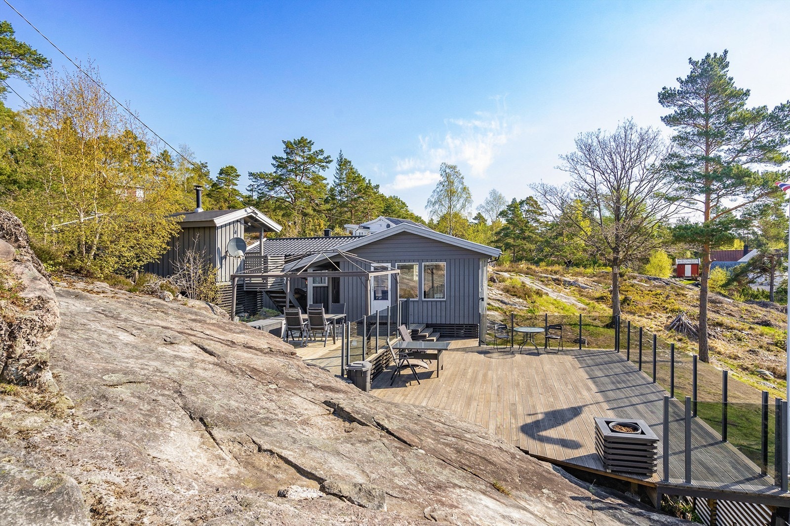 Vestsiden av hytta Galleribilde