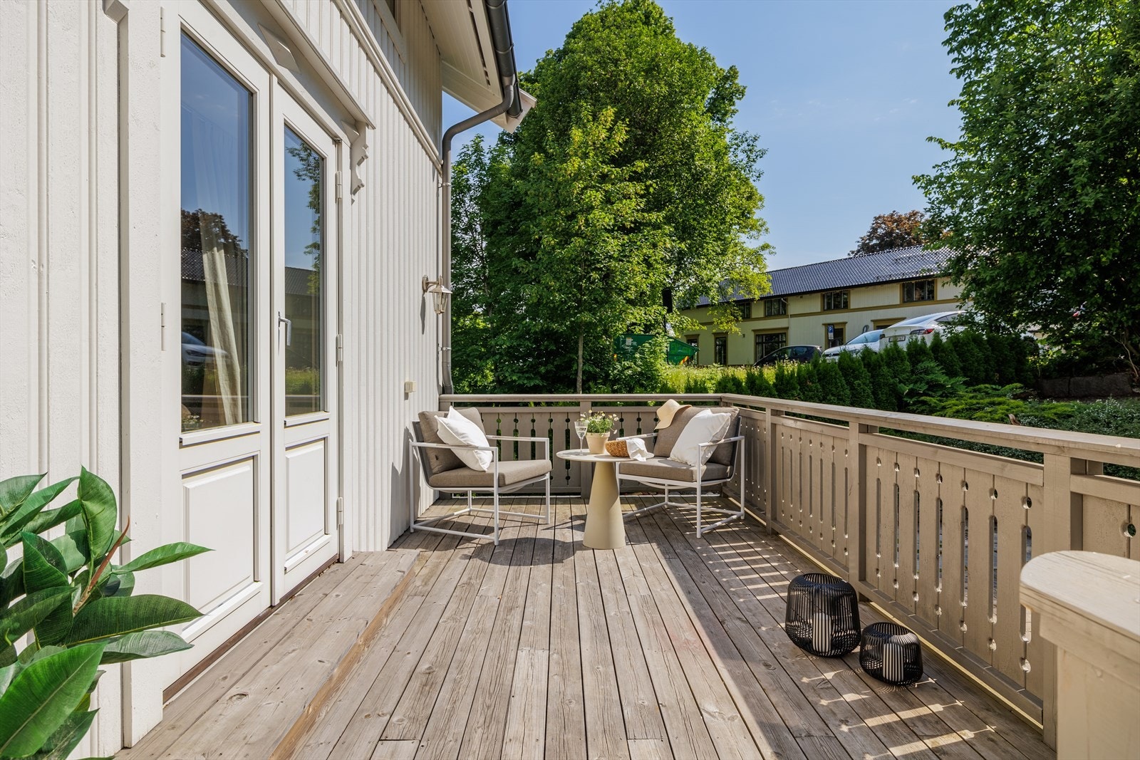 Denne boligen har en fantastisk vestvendt terrasse på ca. 15 kvm, hvor du kan nyte solen og den vakre utsikten over parkområdet. Galleribilde