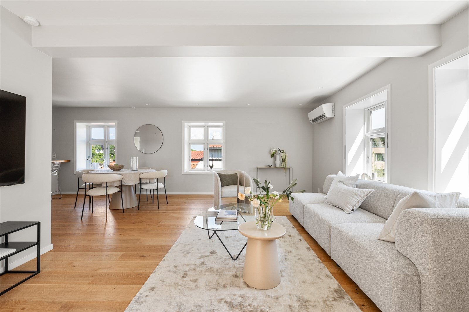 Nordvik Tønsberg v/Christoffer Kvalshaugen har gleden av å presentere denne lekre seksjonerte eneboligen midt i hjertet av Tønsberg! Galleribilde