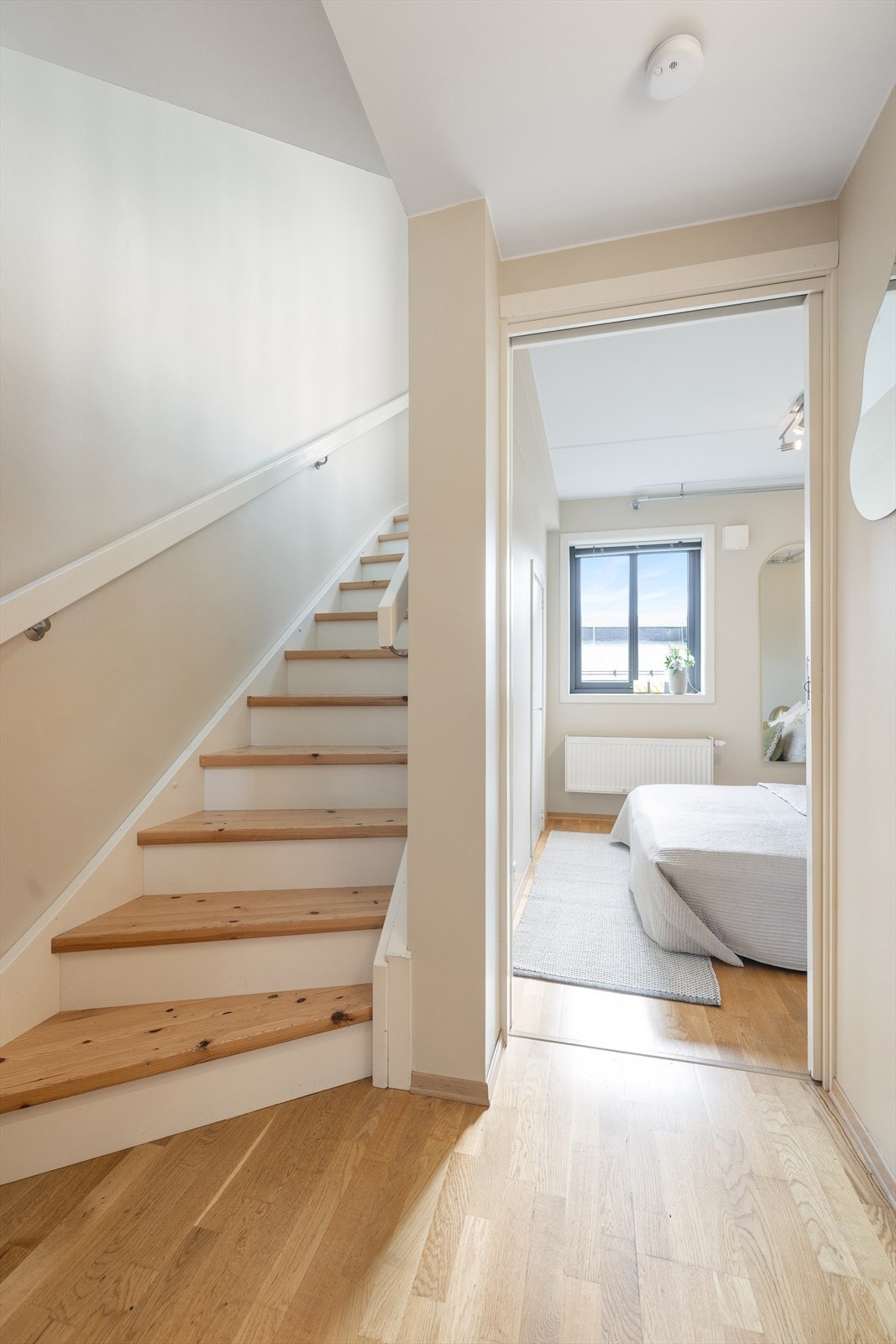 Flott trappeløp skiller 3. og 4. etasje. Galleribilde