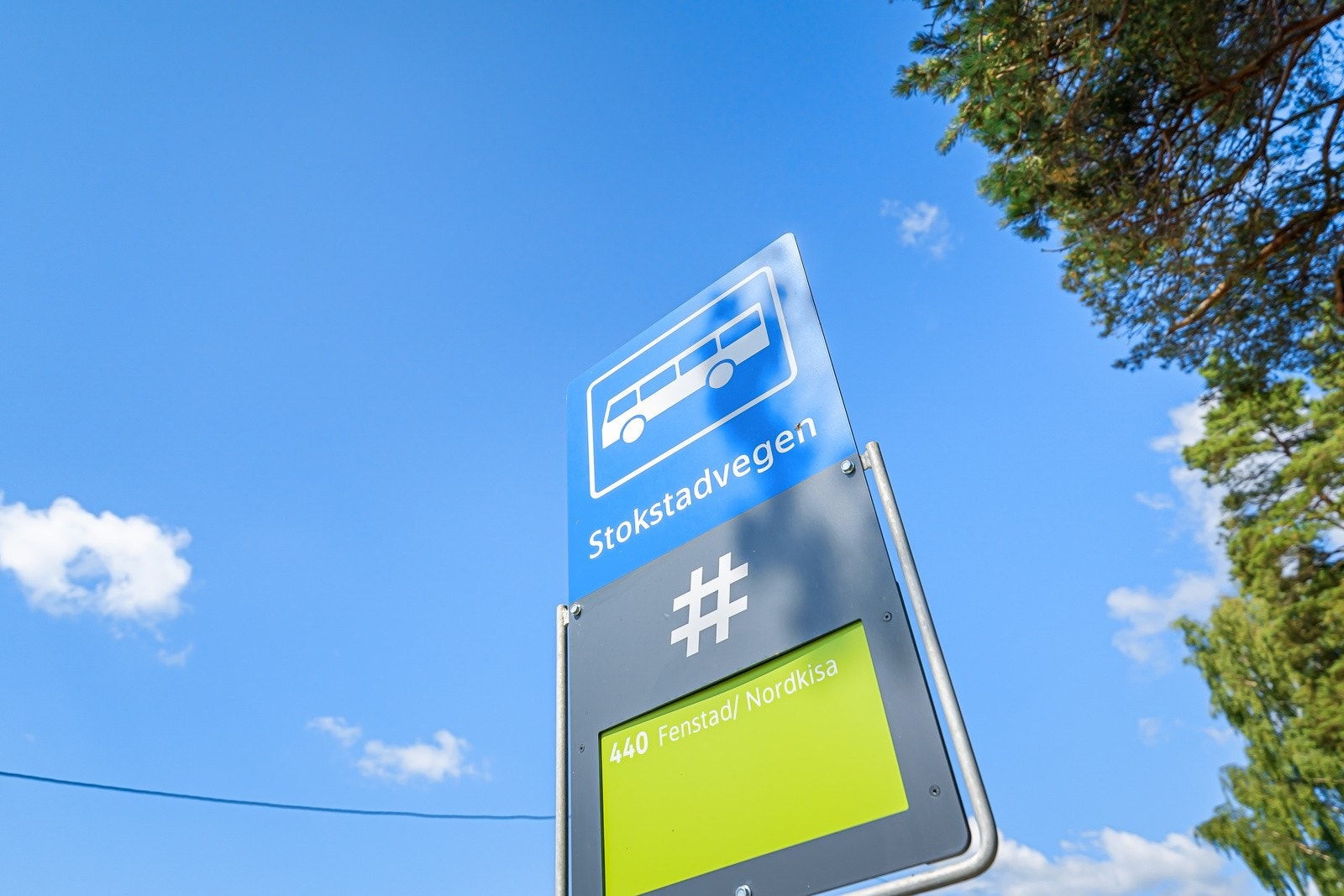 Det er buss stopp 90 m fra boligen. Den tar deg raskt til Oslo Lufthavn Gardermoen og forbi Nordkisa. Galleribilde