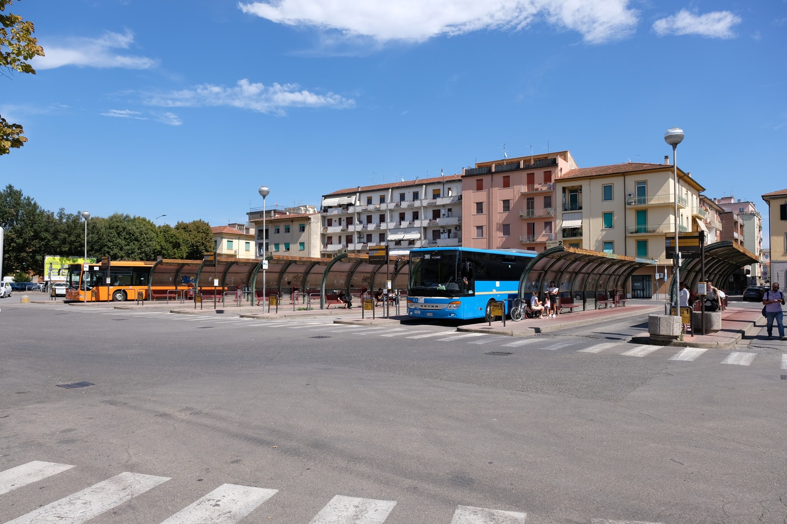 Pontedera bussstasjon nær Lari, daglige busser til/fra Galleribilde