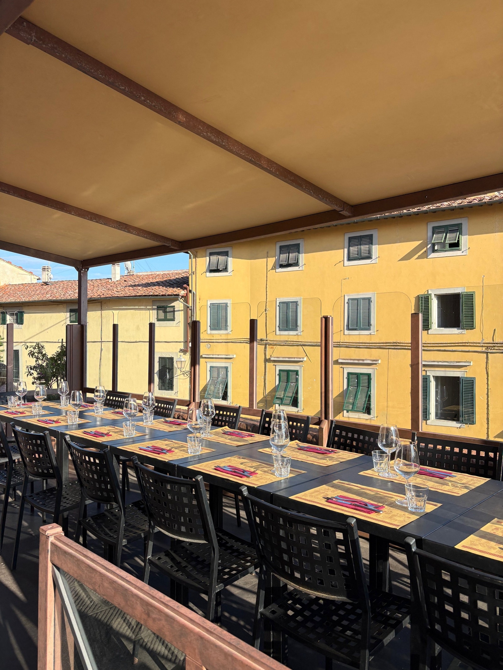 Restauranter rett ved boligen. Galleribilde