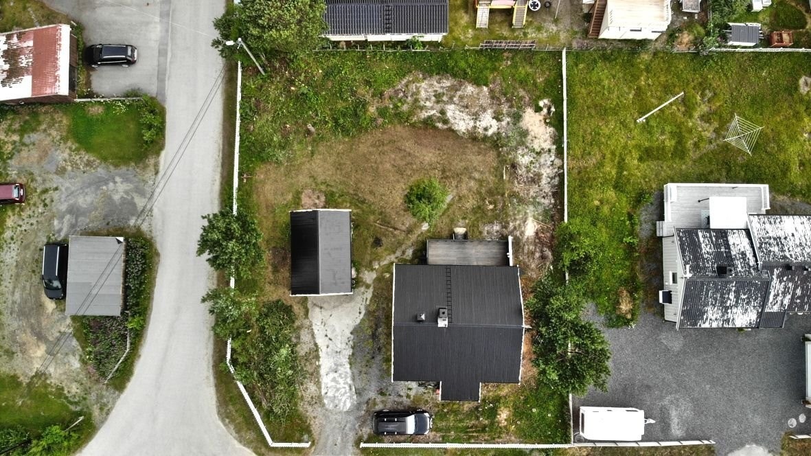 Huset sett ovenfra dronefoto. Galleribilde