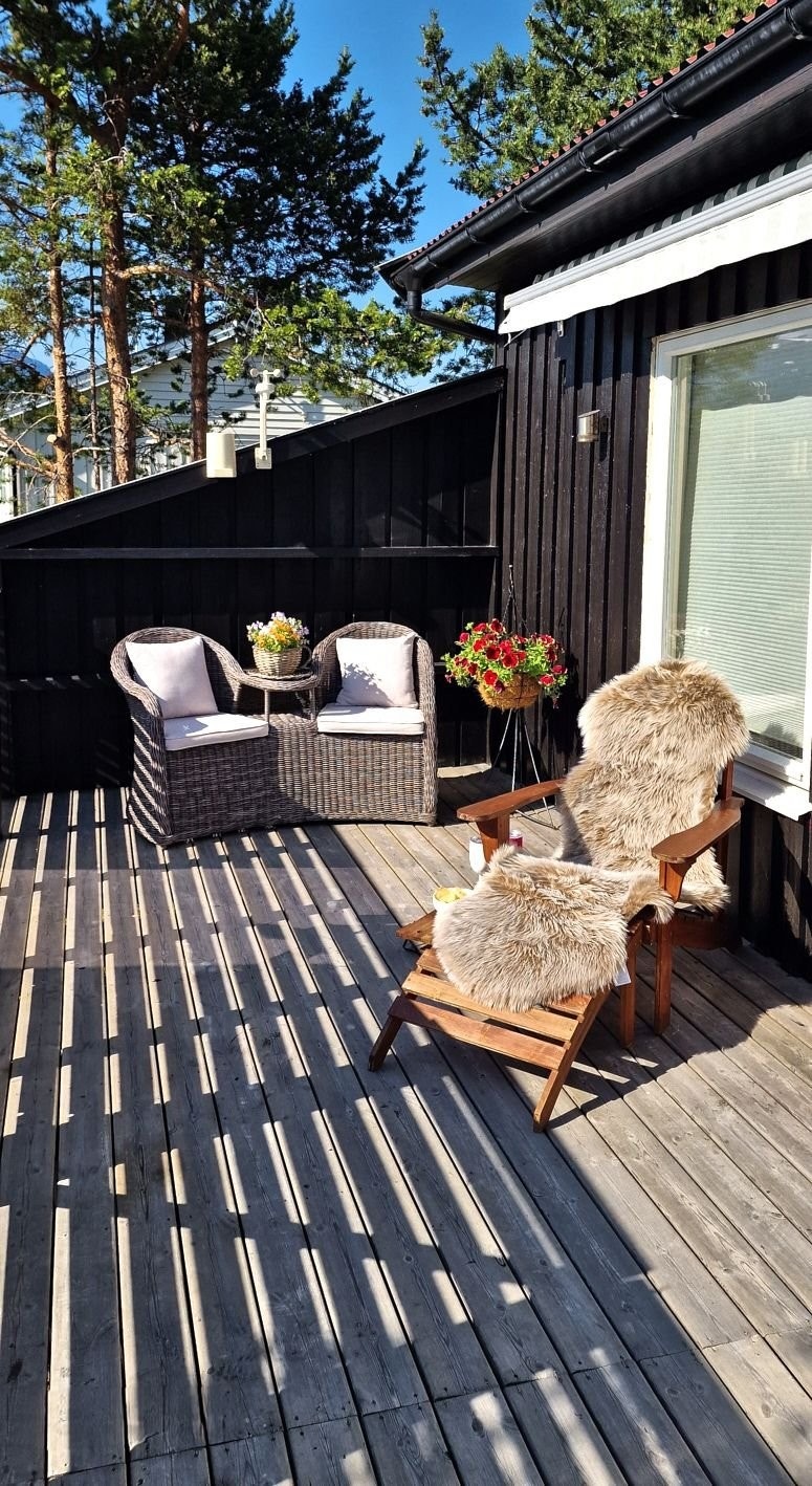 flott uteområde og terrasse. alt av terrassebord ble byttet 2023. Galleribilde