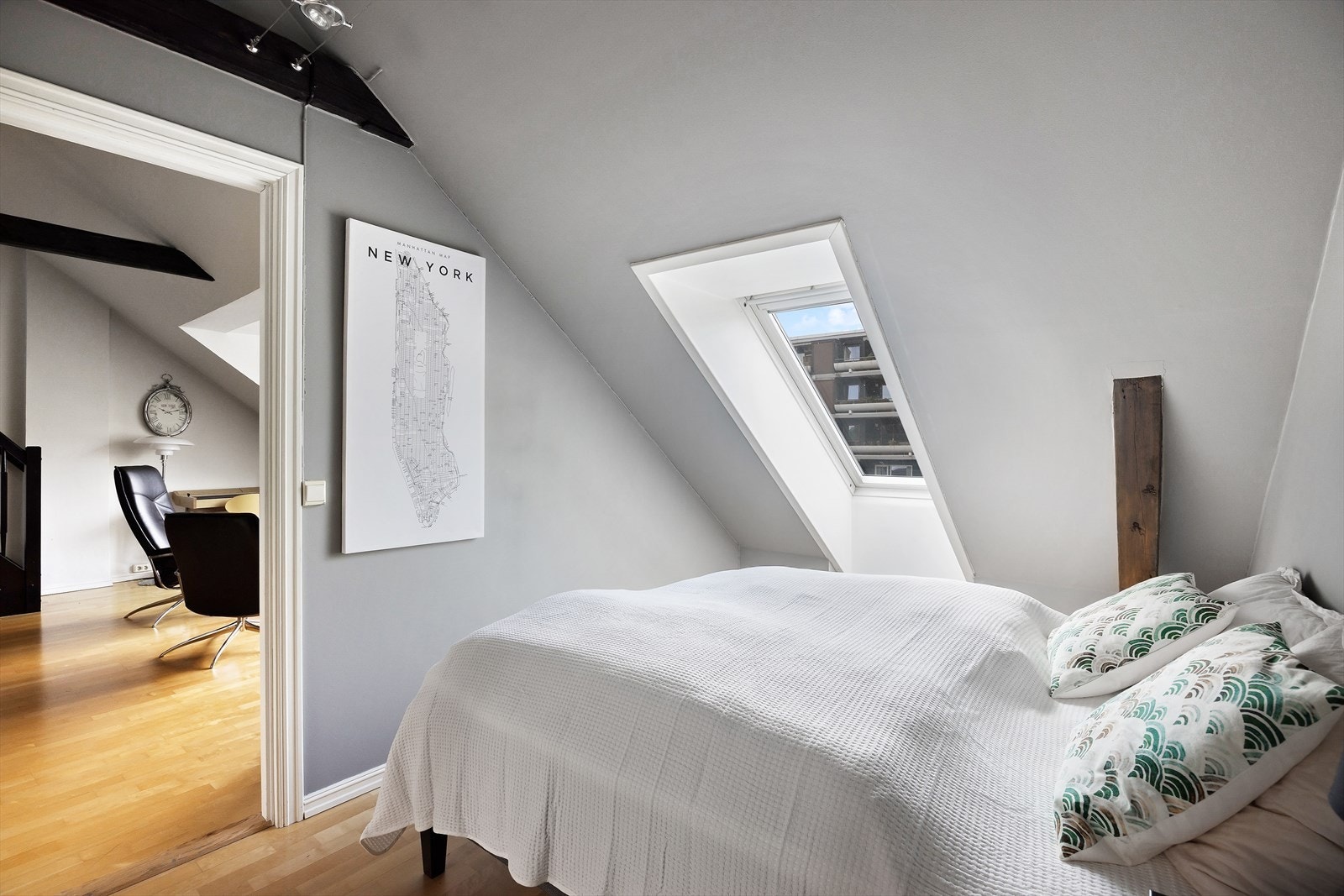 Takvindu som slipper inn godt med naturlig lys. Galleribilde