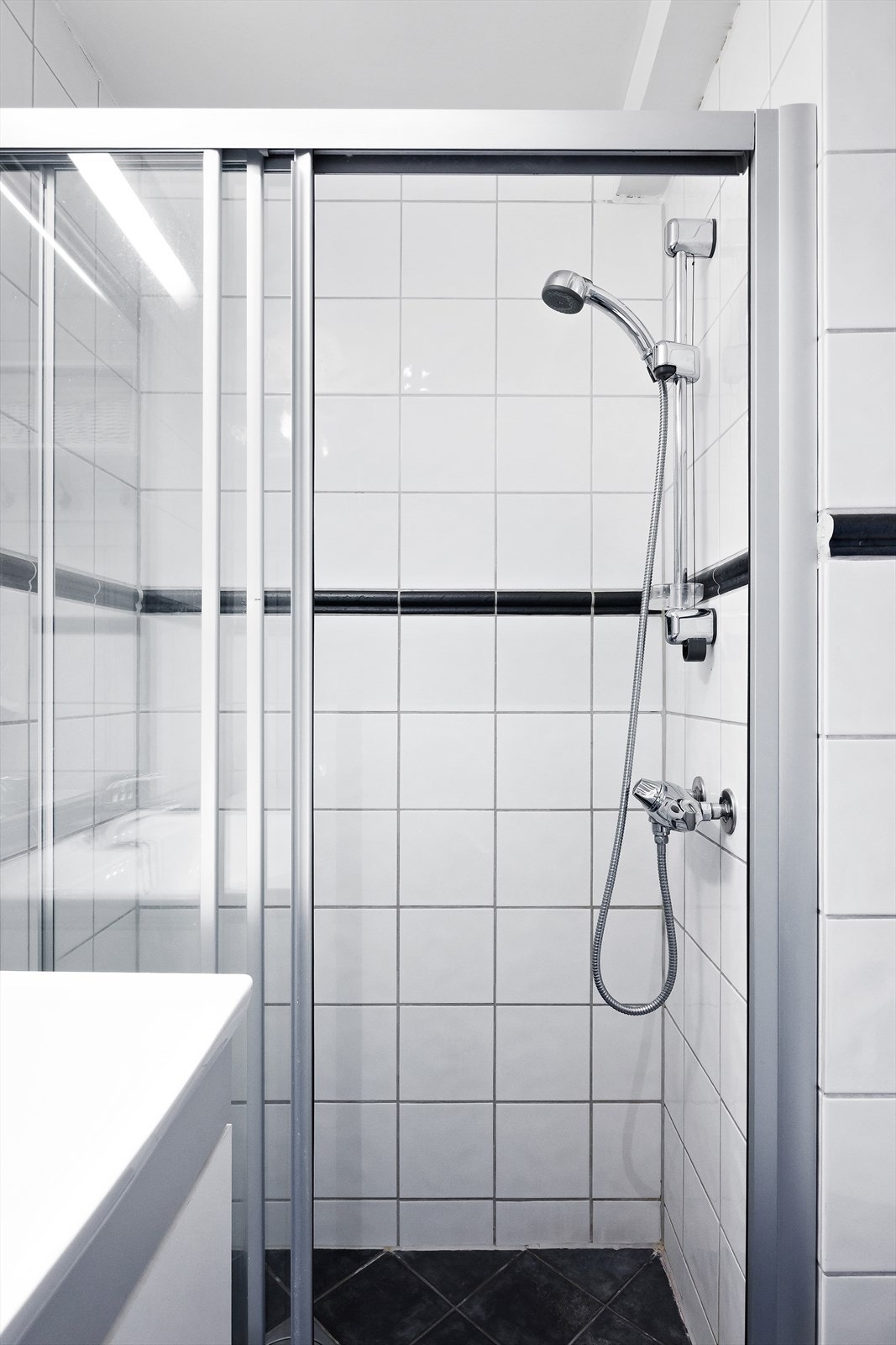 Dusjhjørne med skyvedør. Galleribilde