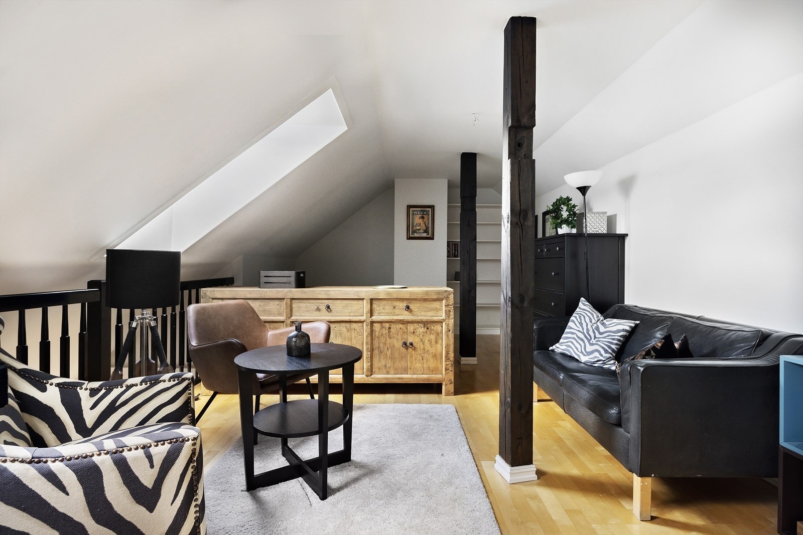 Hemsen gir et ekstra rom til leiligheten, og passer fint som lounge, tv-stue, hjemmekontor eller gjesterom. Galleribilde