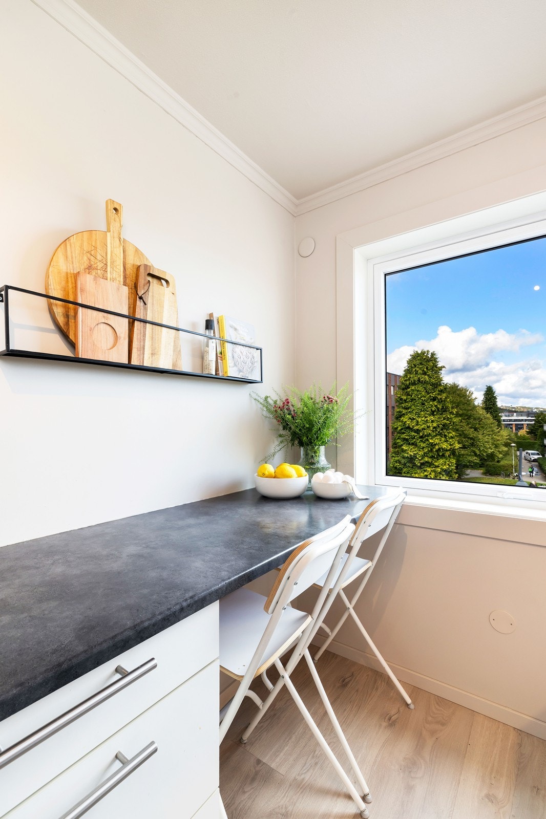 Spiseplass på kjøkken. Galleribilde