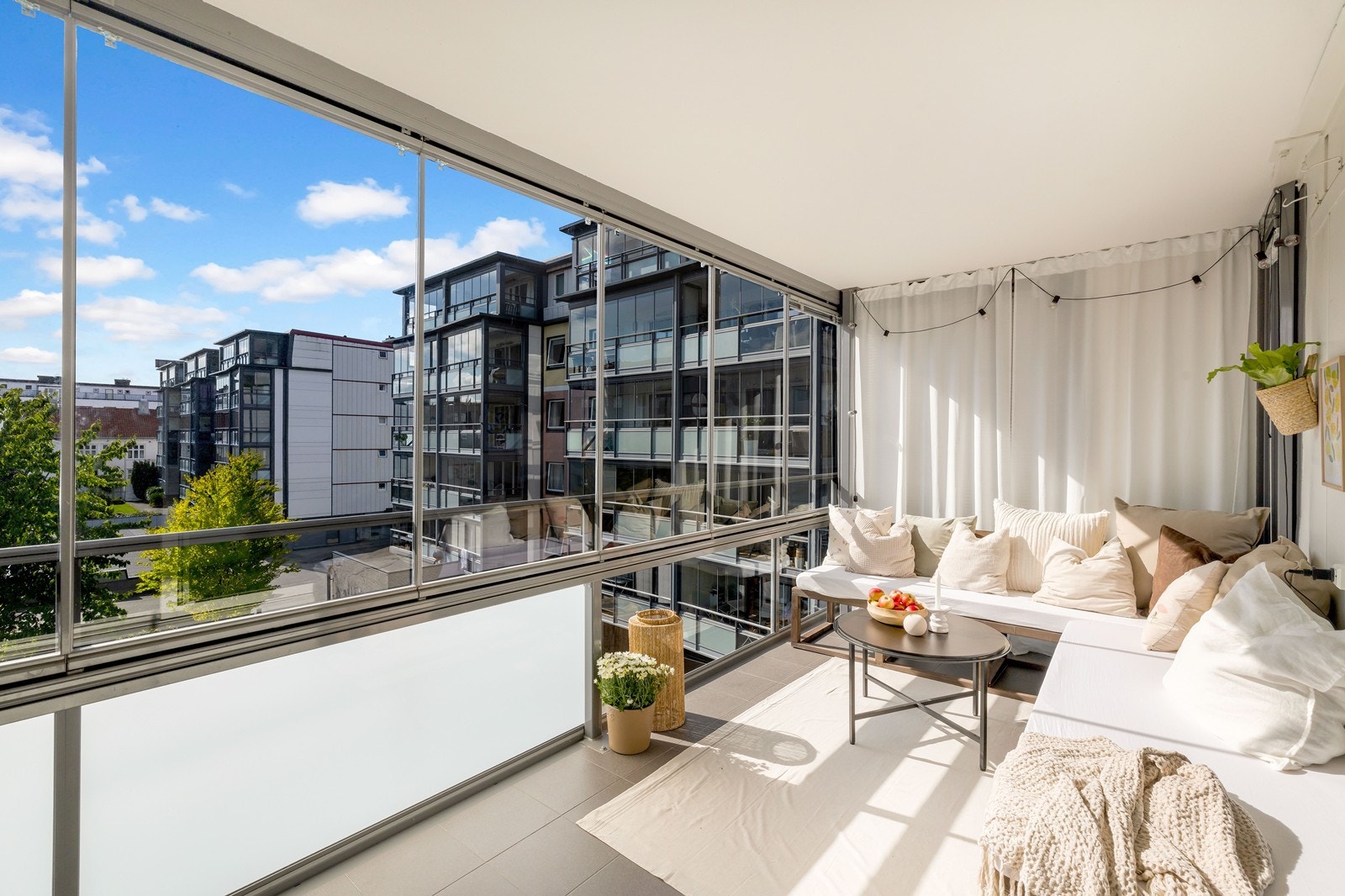 Leiligheten har innglasset balkong på hele 12 kvm! Galleribilde