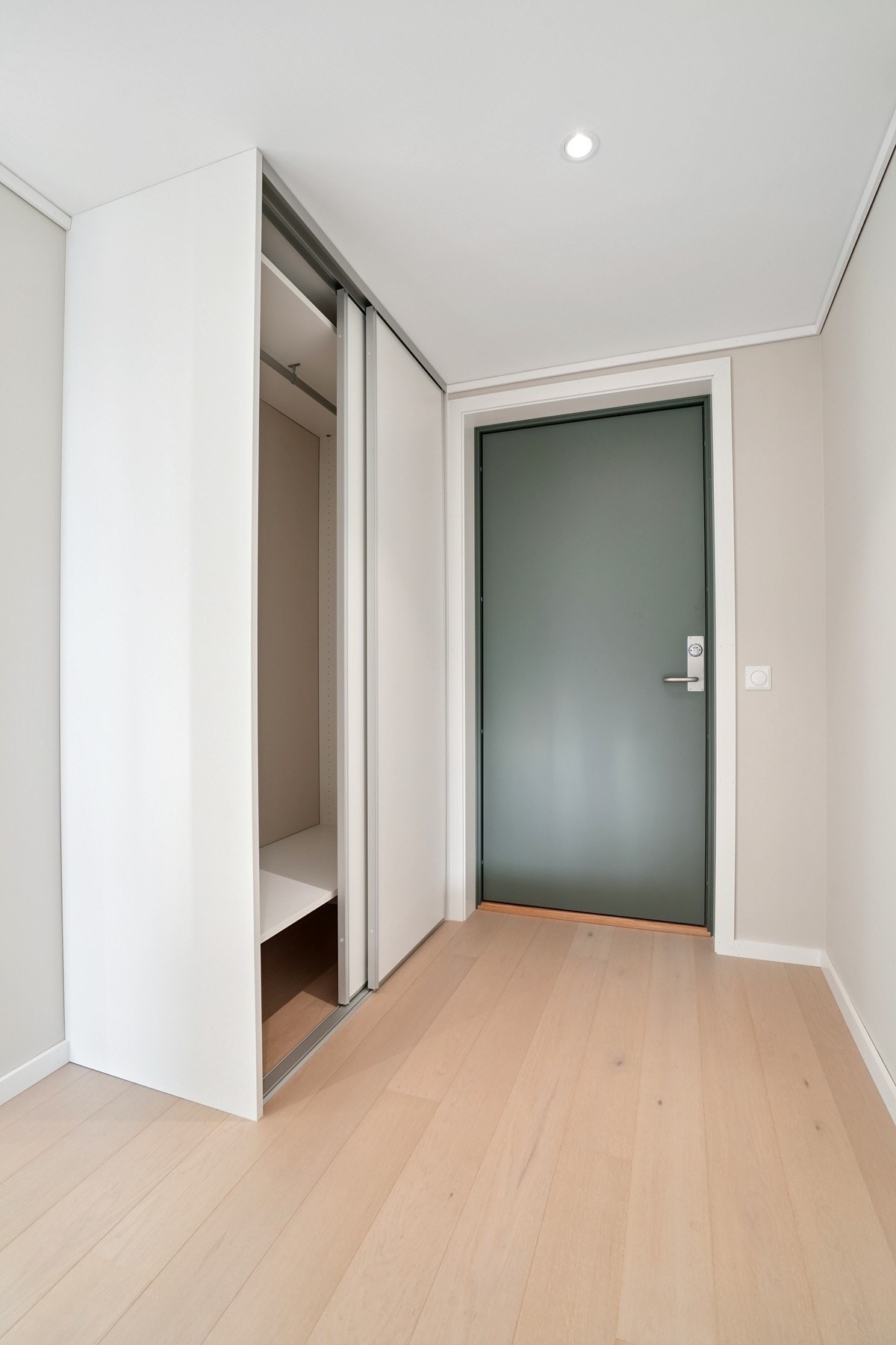 Entré med god plass til oppbevaring av yttertøy og sko. Galleribilde