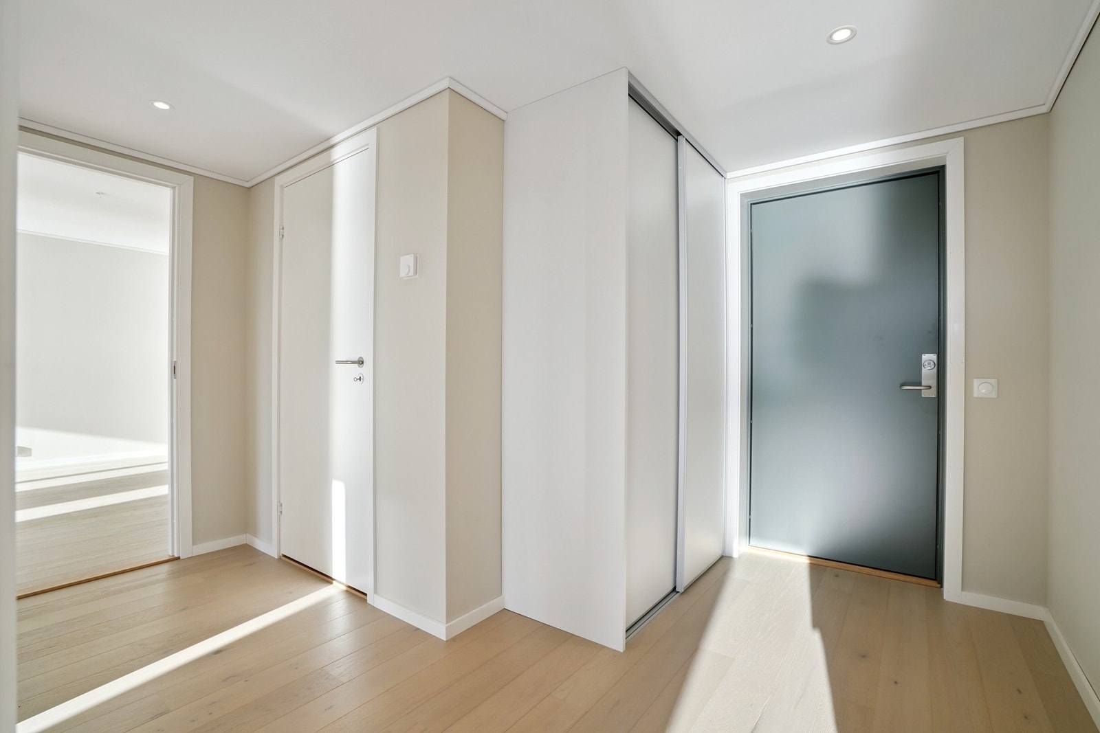 Det medfølger skyvedørsgarderobe i gangen. Galleribilde