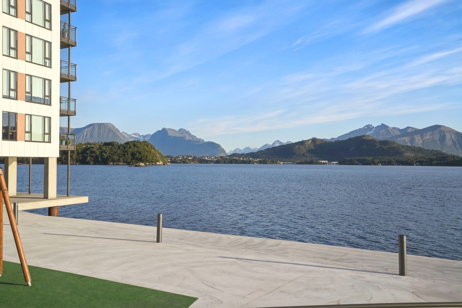 Her får du en bolig som kombinerer moderne standard med sosiale møteplasser - et hjem du virkelig kan trives i! Galleribilde