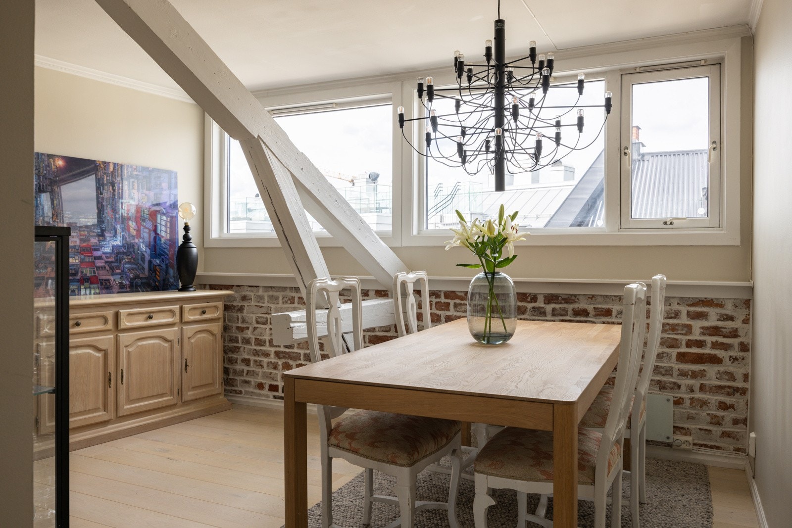 Gulvet i leiligheten er en flott 1-stavs parkett. Galleribilde