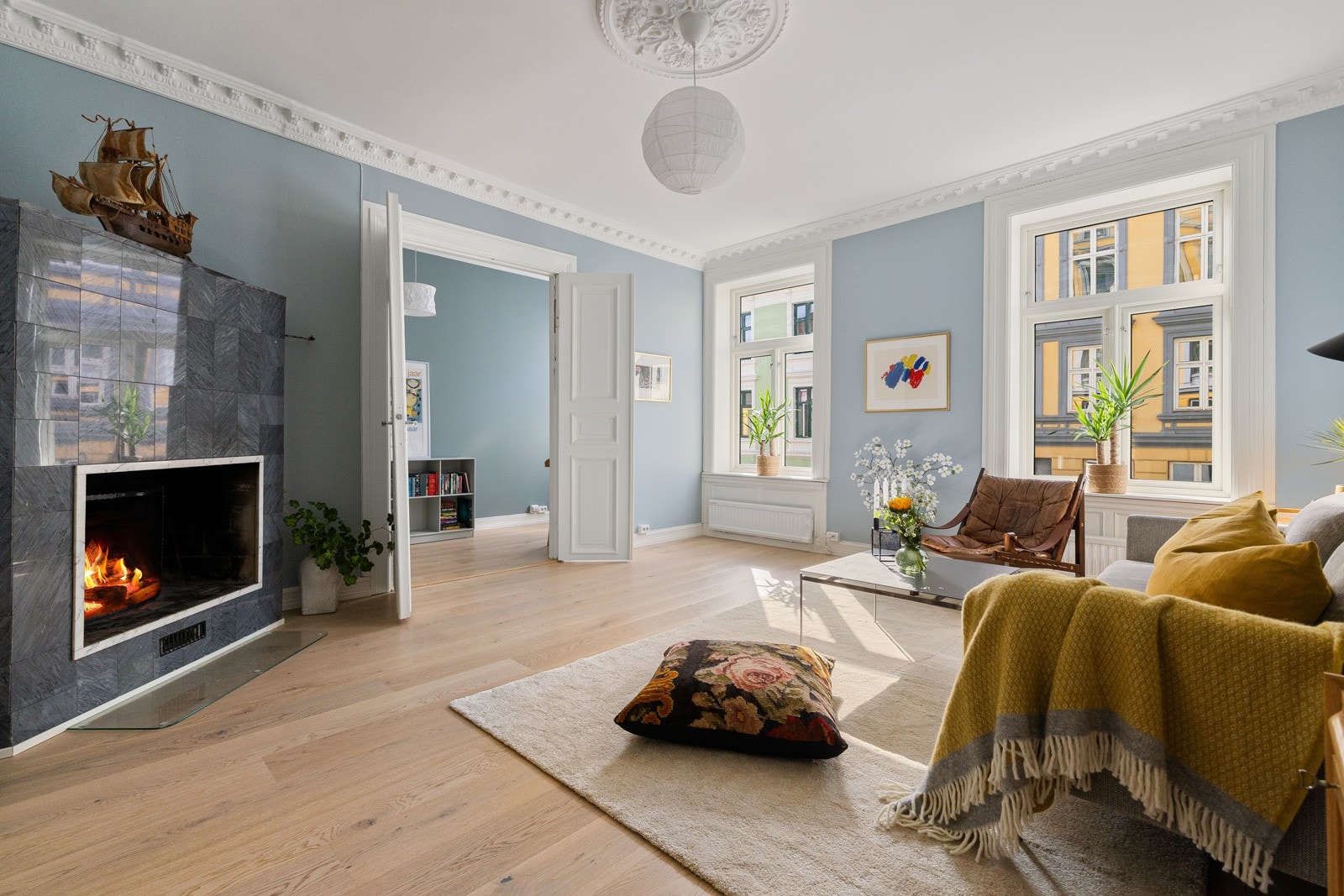 Leiligheten byr på en lys og trivelig stue, separat kjøkken, entré, bad og to soverom. Galleribilde