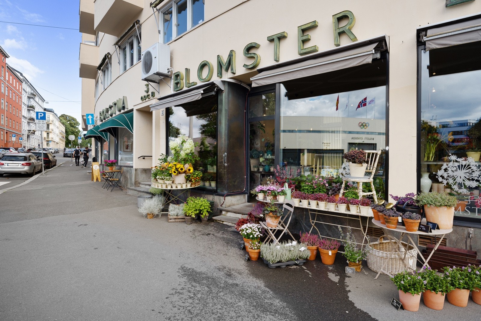 St. Hanshaugen ligger i gangavstand og byr på et levende bymiljø med parker, spisesteder og kulturtilbud. Galleribilde
