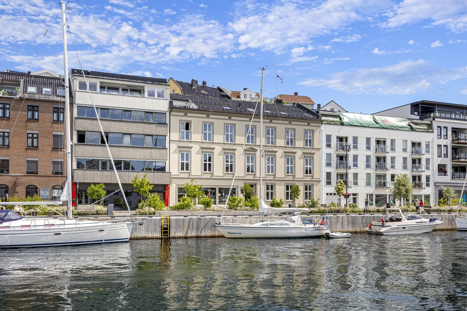 Arendal sentrum - I hjertet av "Pollen" - Stor, totalrenovert byleilighet med nydelig utsikt - 3 soverom - 2 bad Galleribilde