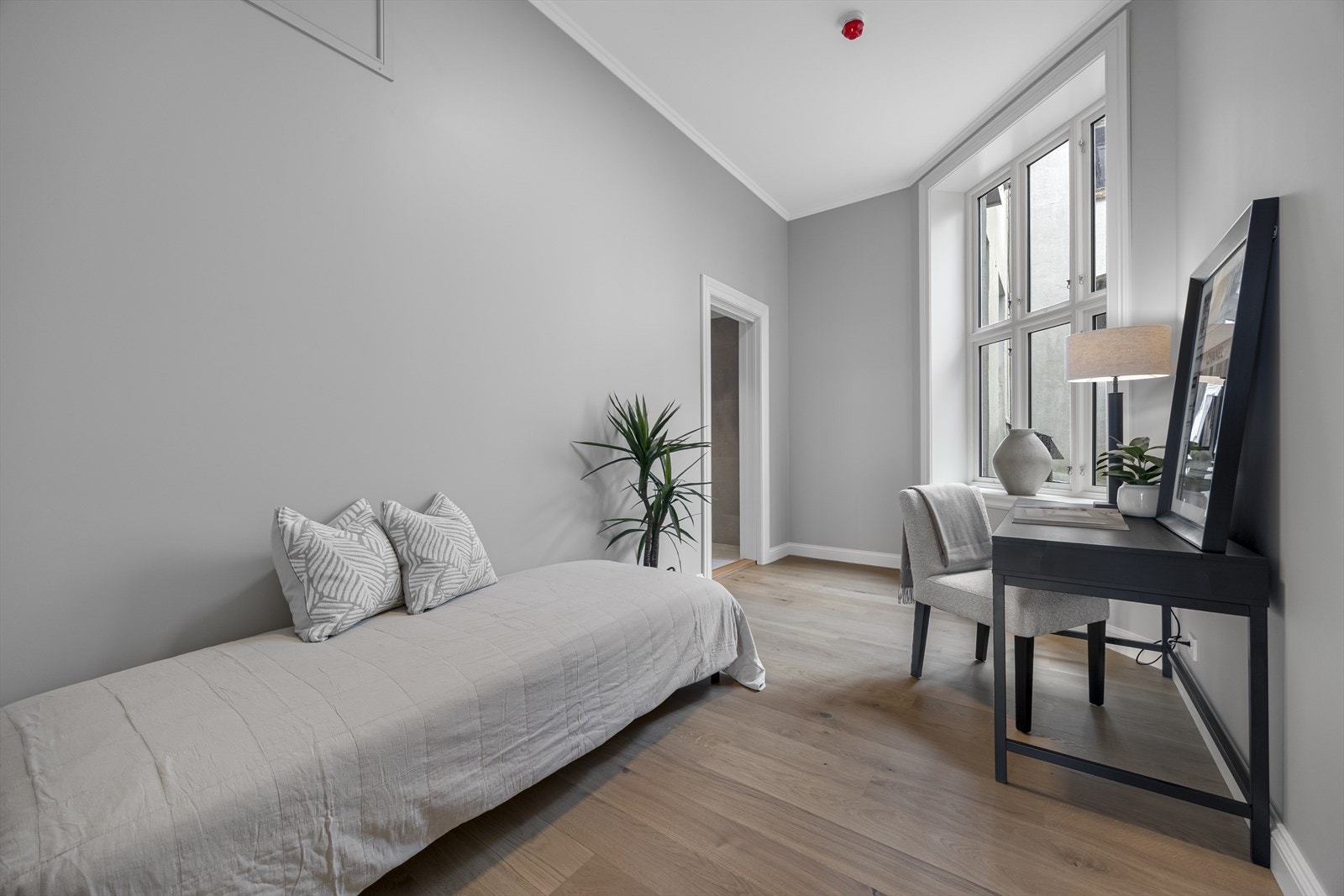 Soverom med direkte inngang til bad. Galleribilde