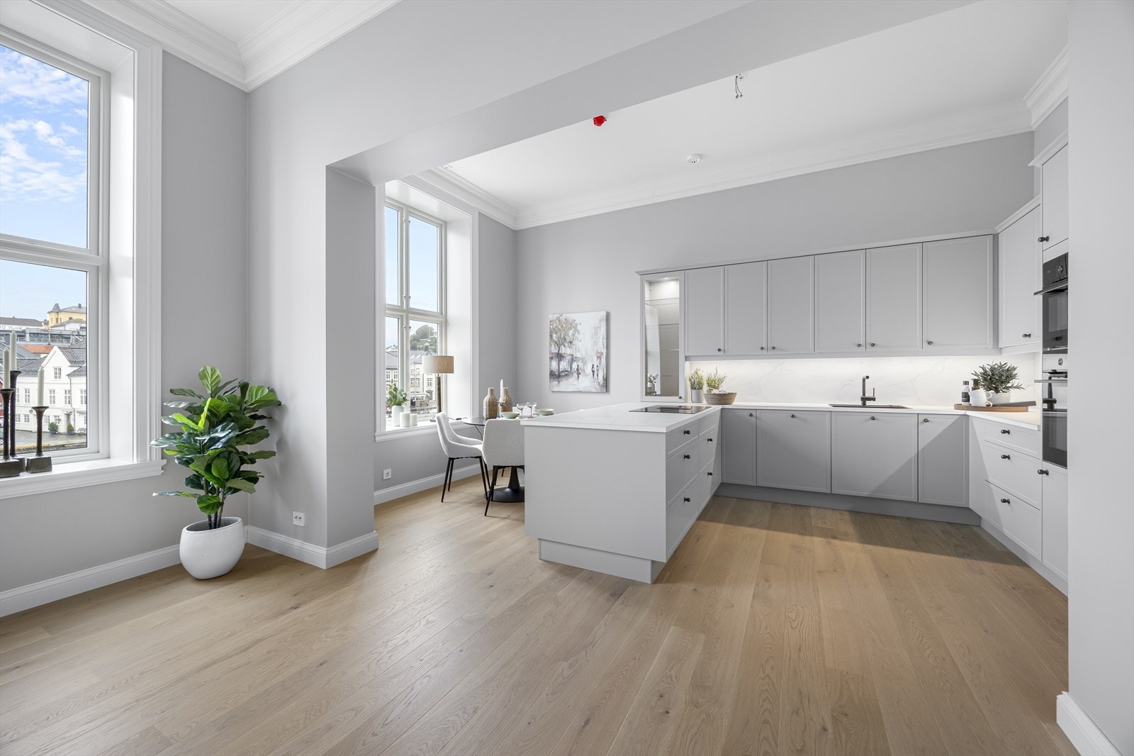 Stor, klassisk byleilighet i nydelige omgivelser i hjertet av Pollen og Arendal sentrum. Galleribilde