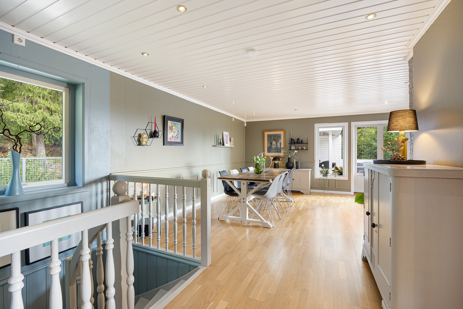 Spiseplass/stue Galleribilde