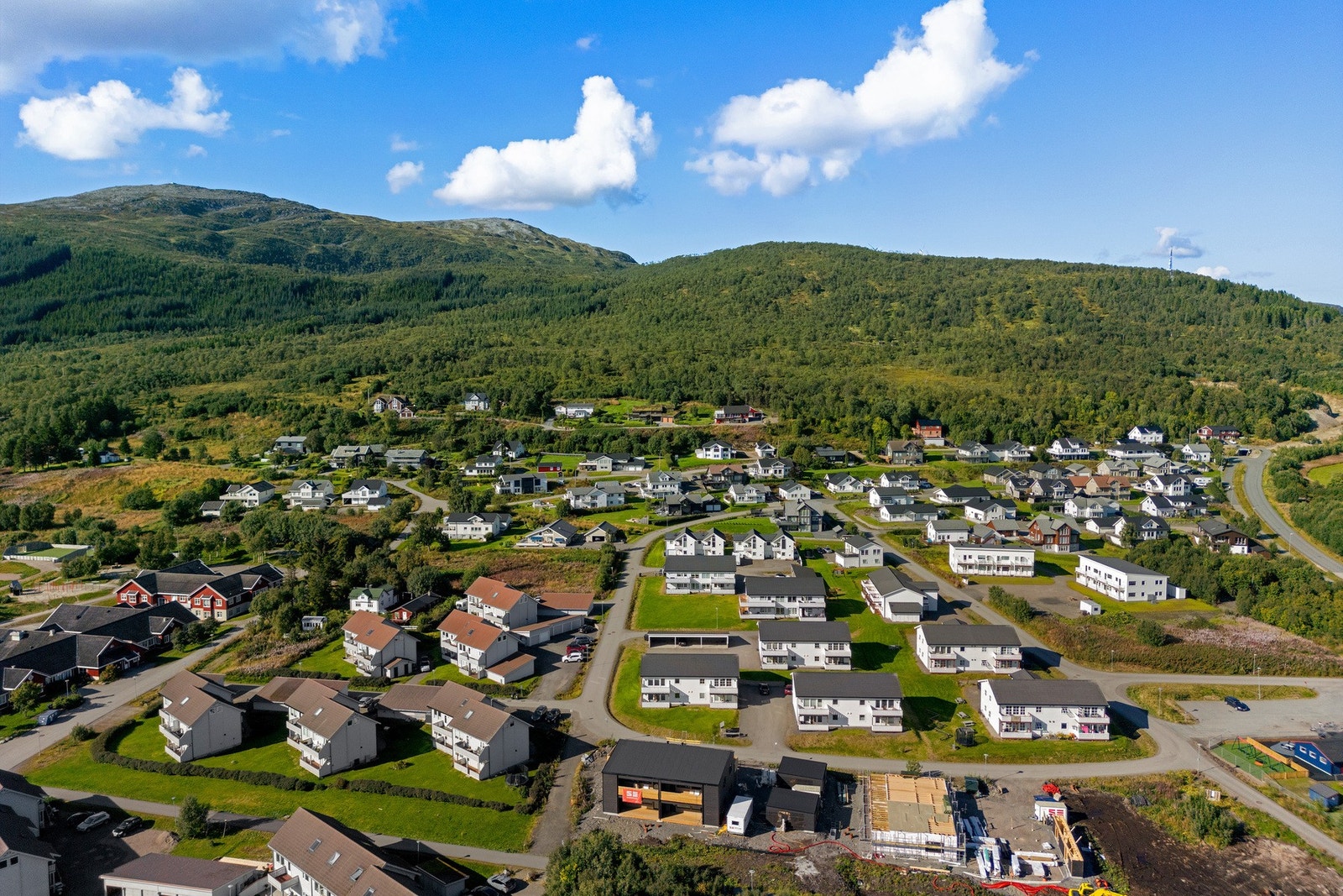 Her bor du med alt du trenger i nærheten - og naturen rett utenfor døra Galleribilde