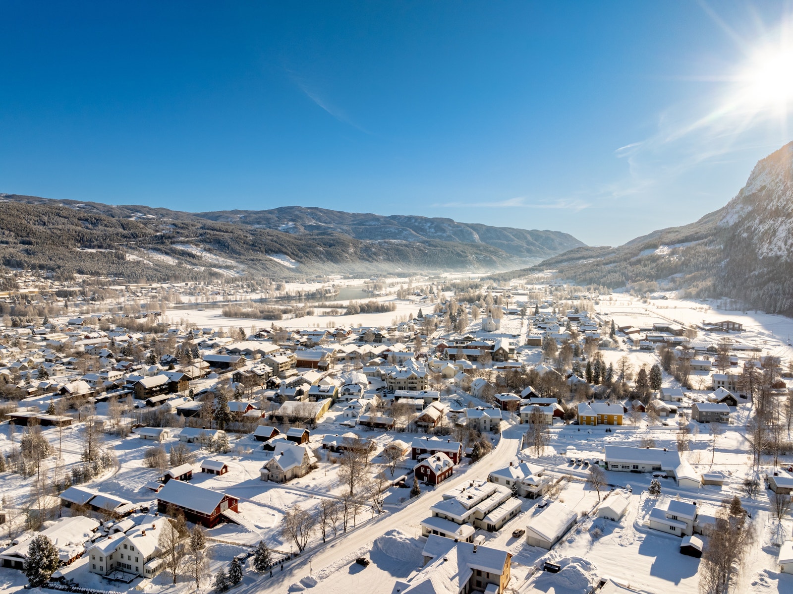 Nesbyen sentrum en fin vinterdag i februar 2024 Galleribilde