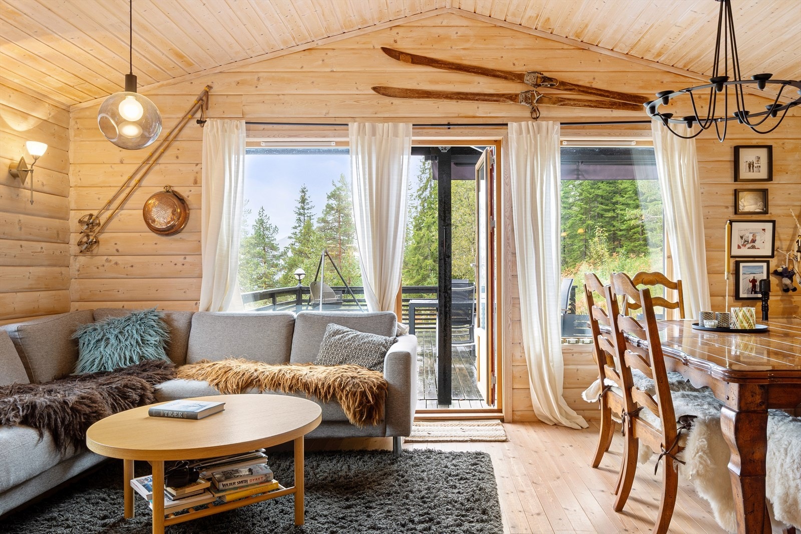 Utgang til stor terrasse. Galleribilde