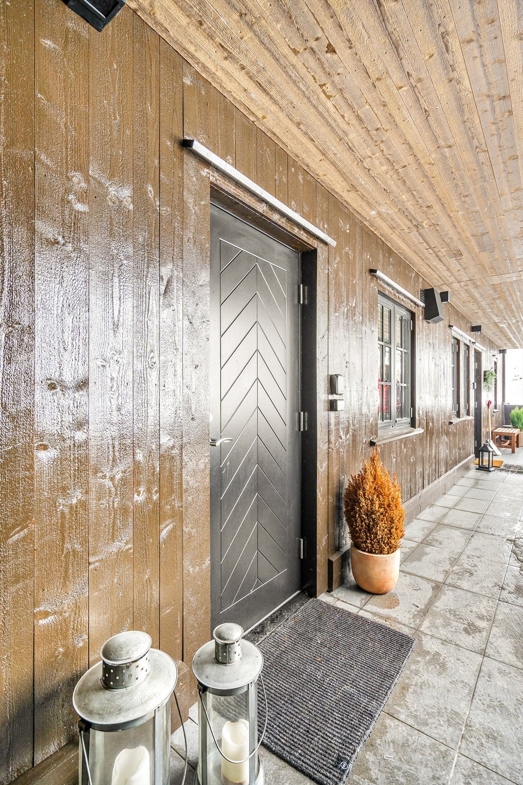 Velkommen - Hyggelig inngangsparti under tak Galleribilde